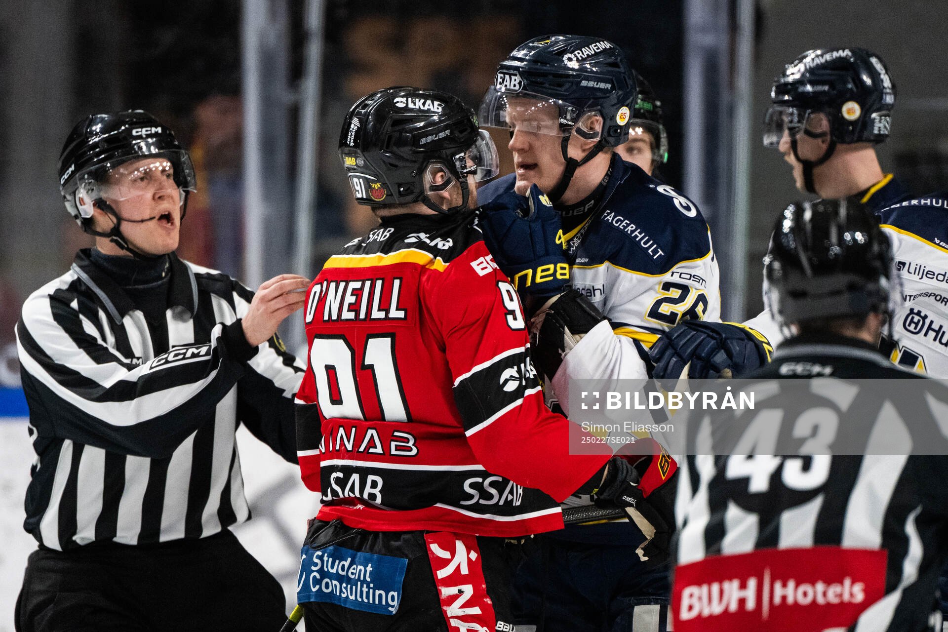 Luleås Brian O'neil och HV71s Tommi Tikka