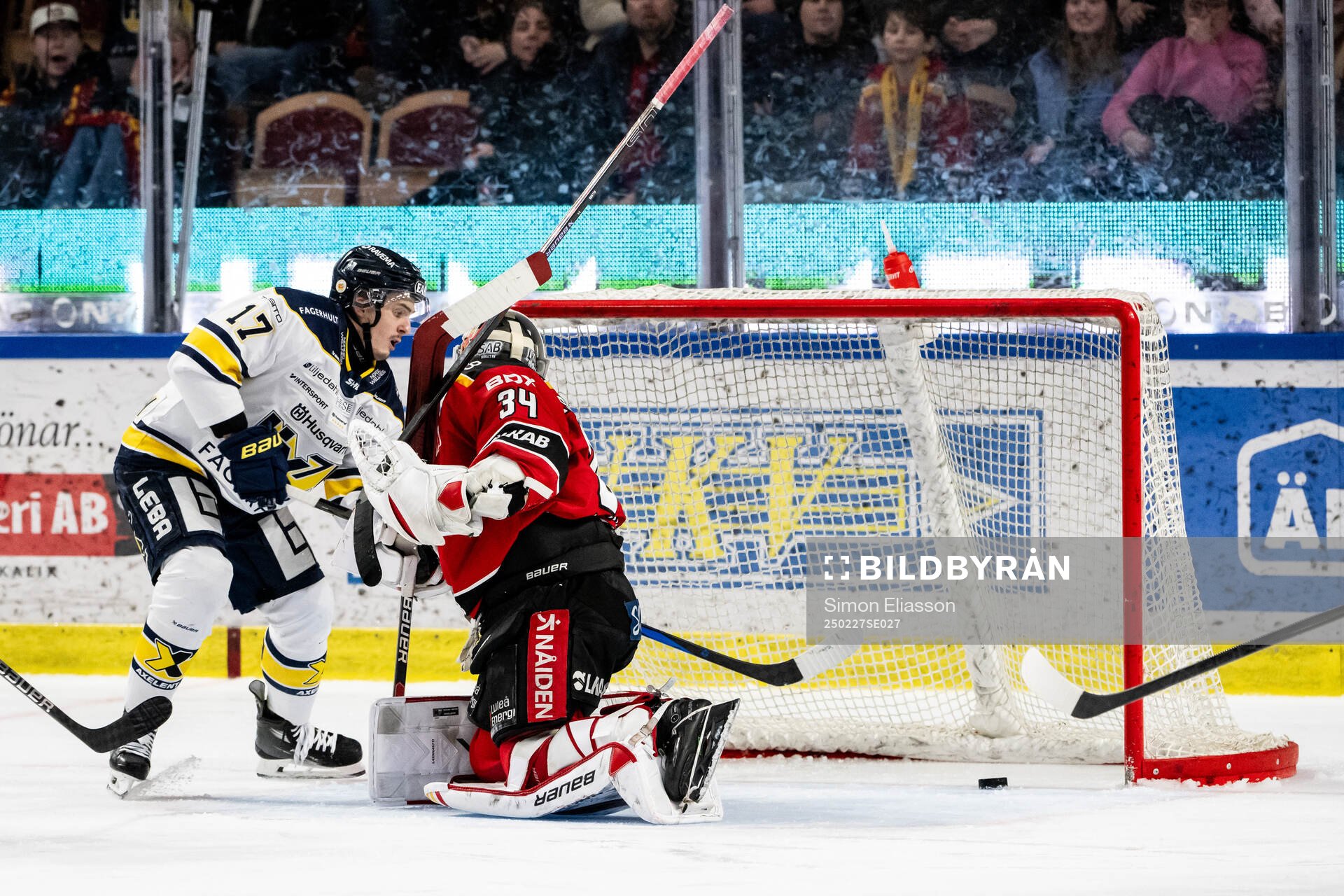 HV71s Isac Brännström vid 2-2 målet bakom Luleås