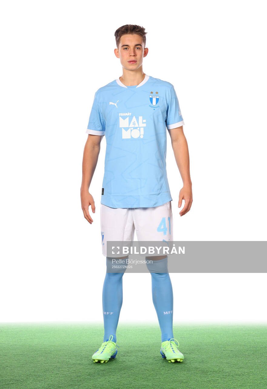 Malmö FFs William Åkesson poserar för ett porträtt den 27 februari 2025 i Malmö.