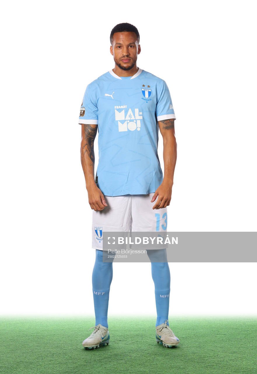 Malmö FFs Martin Olsson poserar för ett porträtt den 27 februari 2025 i Malmö.