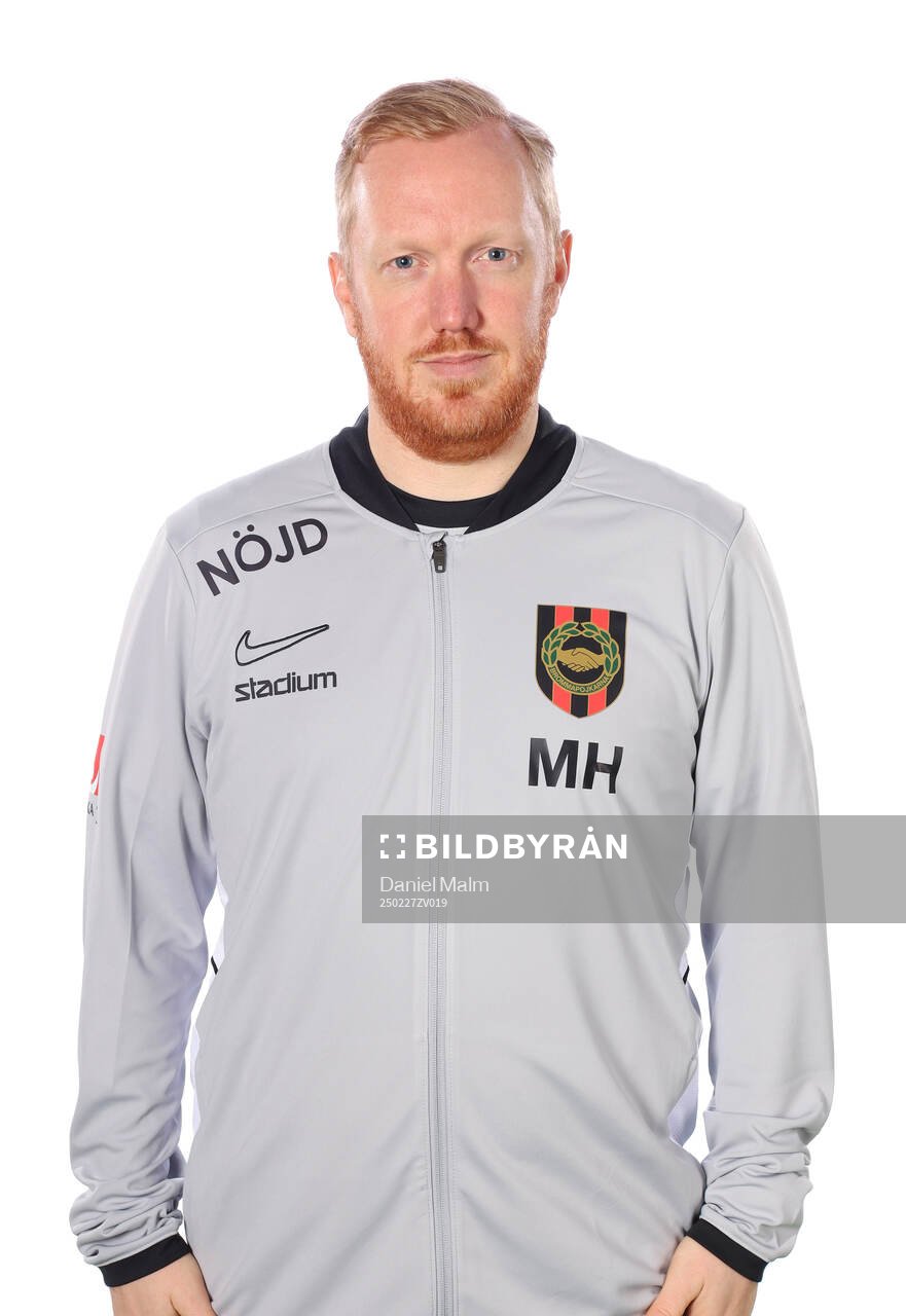 Brommapojkarnas målvaktstränare Mathias Hallbygård  poserar för ett porträtt den 27 februari 2025 i Stockholm.