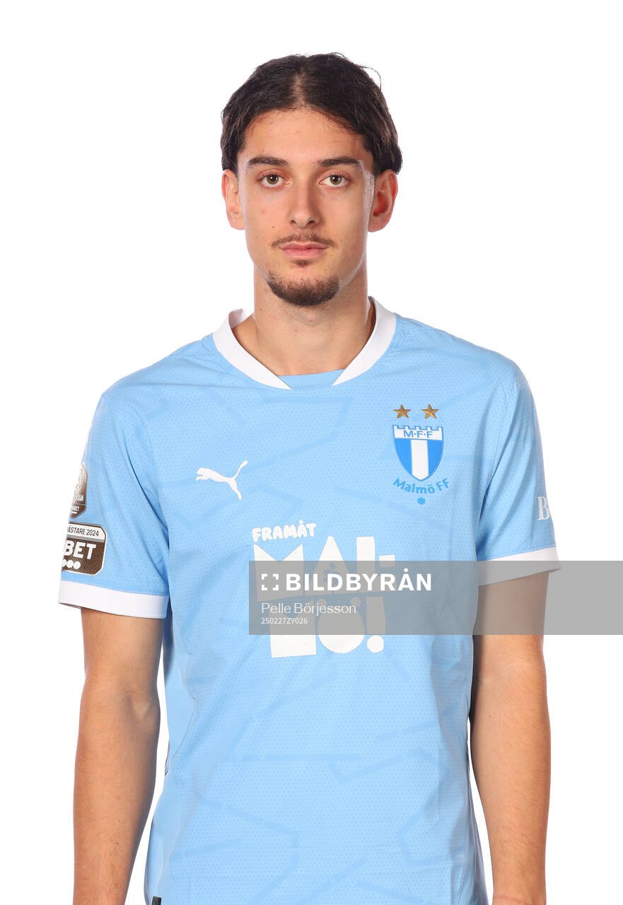 Malmö FFs Gentian Lajqi poserar för ett porträtt den 27 februari 2025 i Malmö.