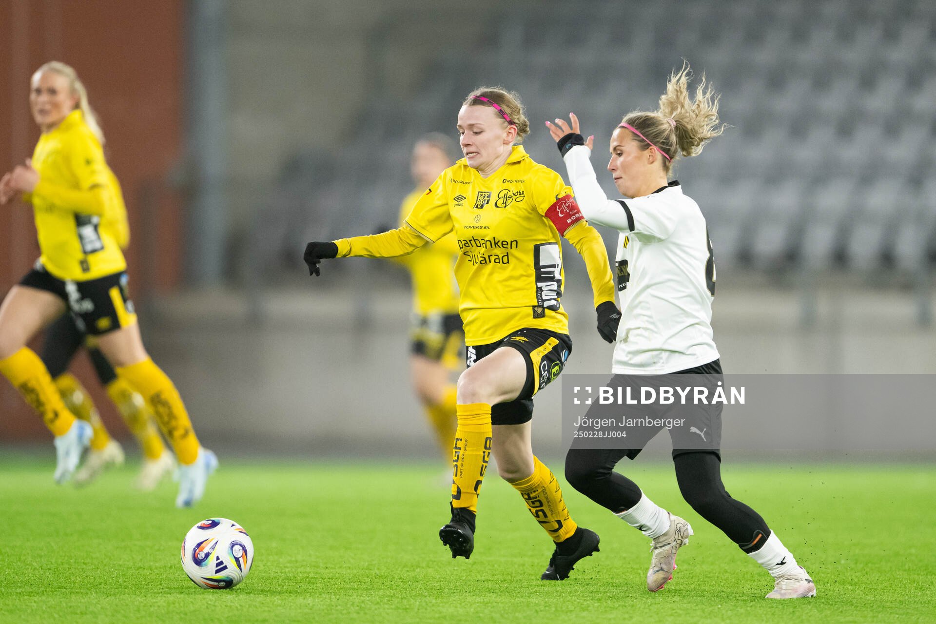 Elfsborgs Leann Nyström och Häckens Nathalie Staaf