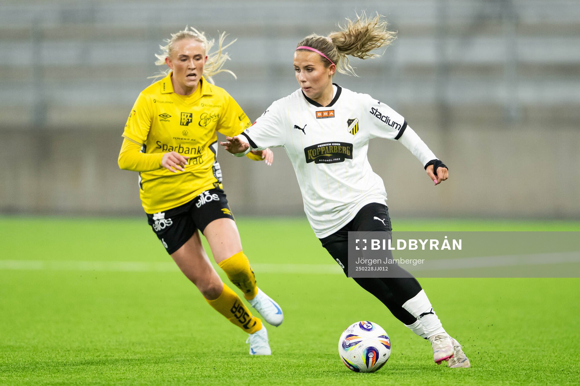 Elfsborgs Emilia Bengtsson och Häckens Nathalie Staaf