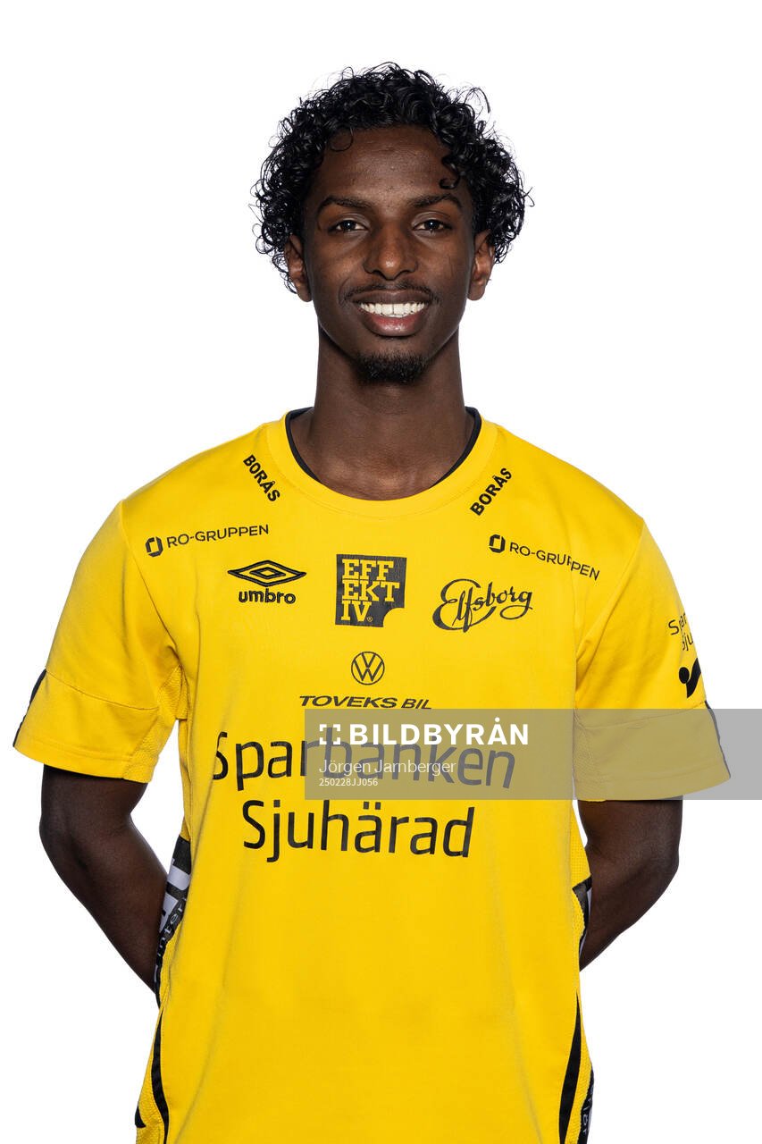 Abdifatah Mohamed Muse under en porträttfotografering med Elfsborg den 28 februari 2025 i Borås. 