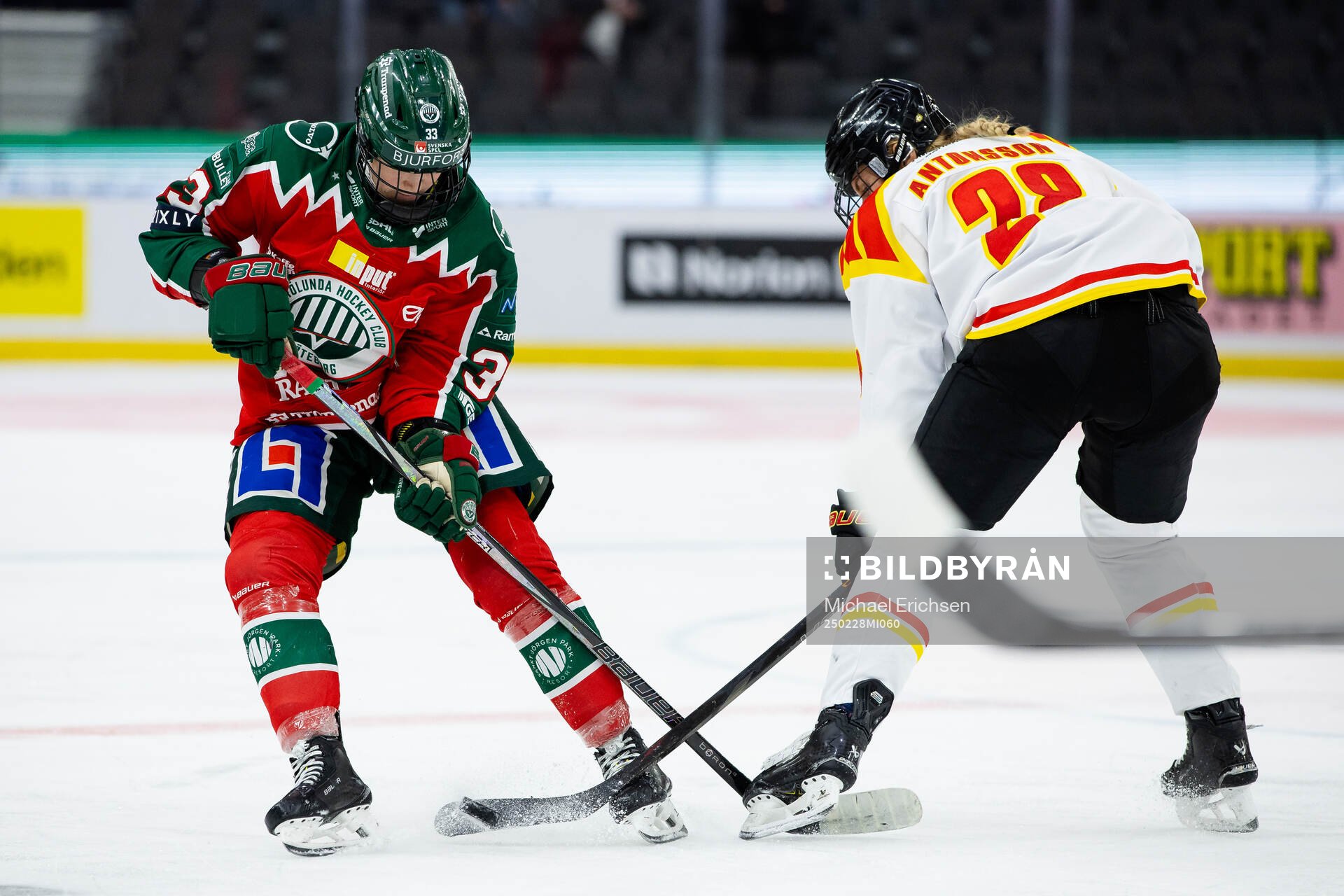 Frölundas Michelle Karvinen och Brynäs Jenny Antonsson