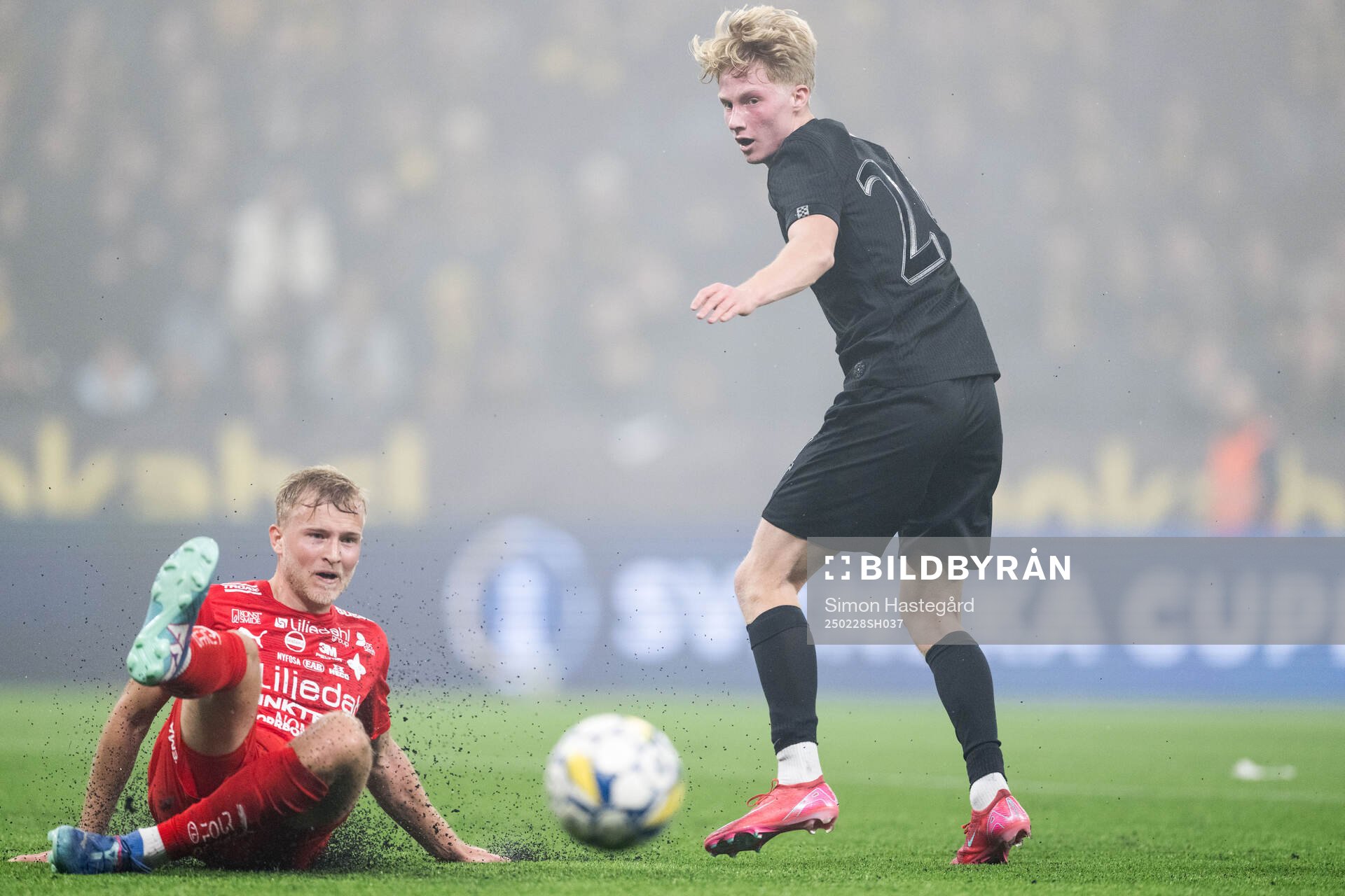 Värnamos Johan Rapp och AIKs Andreas Redkin