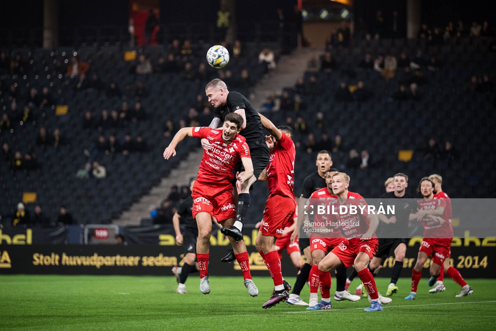Värnamos Emin Grozdanic och AIKs Thomas Isherwood
