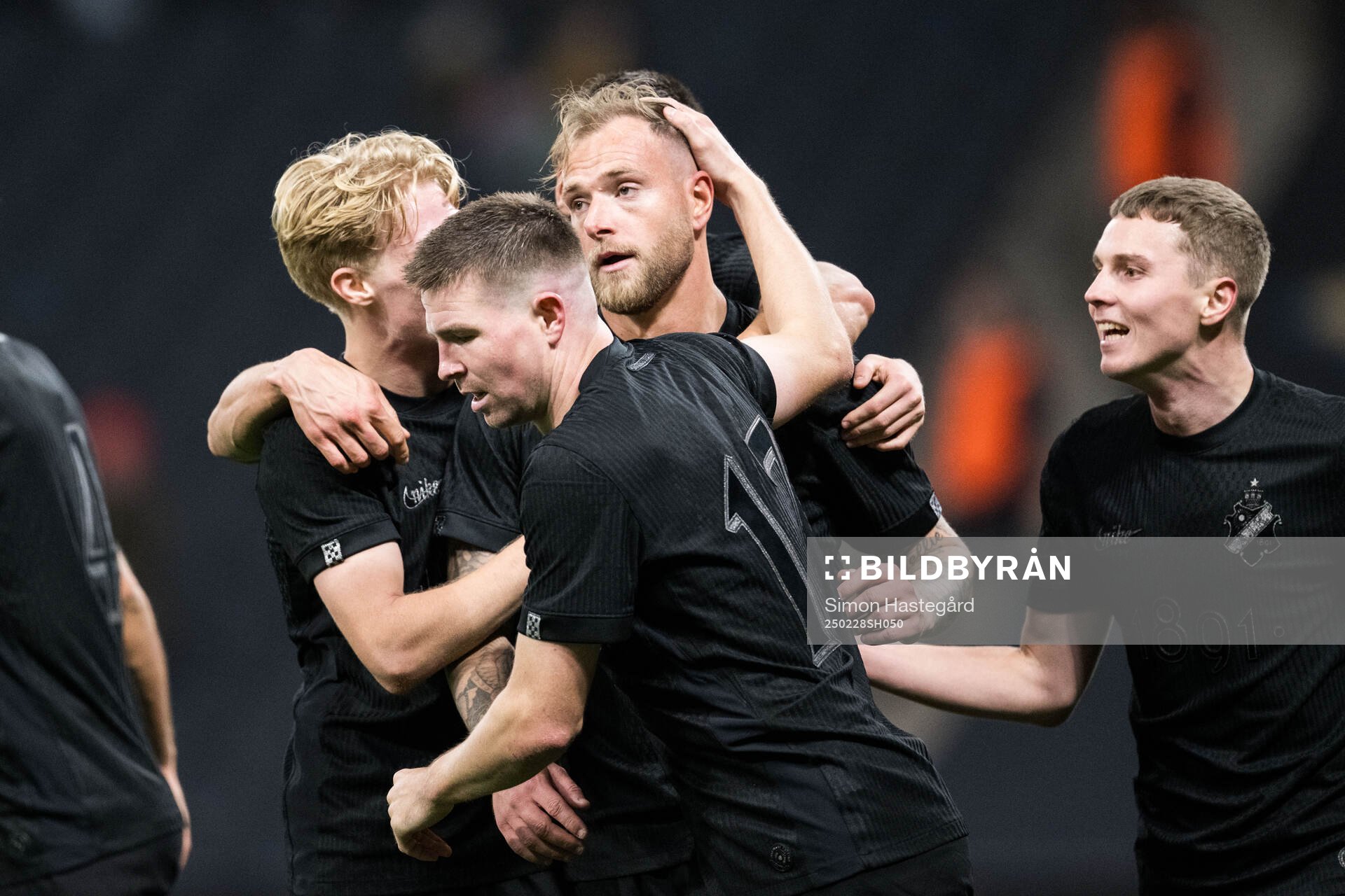 AIKs John Guidetti jublar med Andreas Redkin, Mads