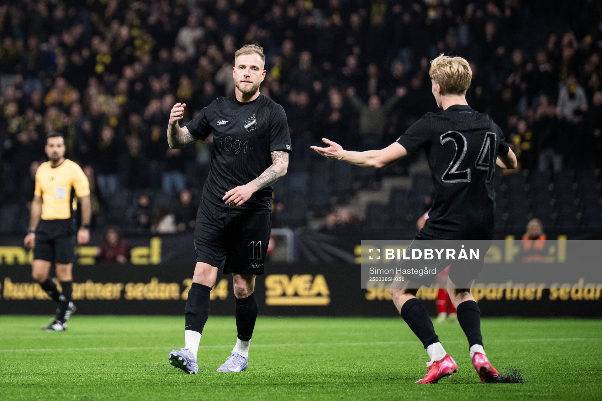 AIKs John Guidetti jublar med Andreas Redkin