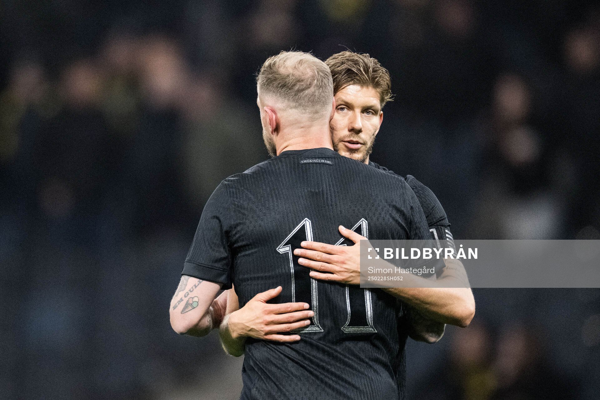 AIKs John Guidetti och Anton Saletros jublar efter 2-0 under fotbollsmatchen i Svenska Cupen mellan AIK och Värnamo den 28 februari 2025 i Stockholm.