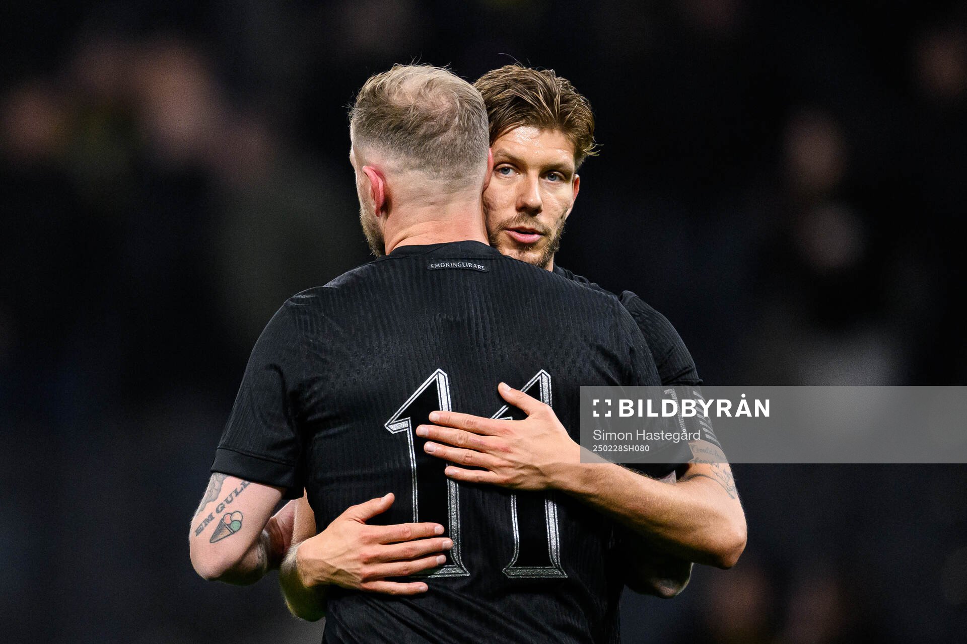 AIKs John Guidetti och Anton Saletros jublar
