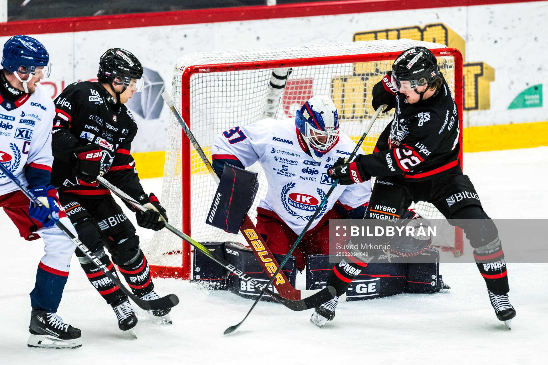 Oskarshamns målvakt Evan Cowley och Nybros Kalle Carlsson