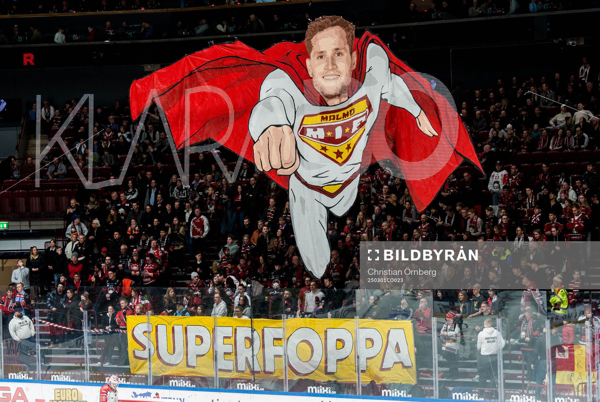 Malmö Redhawks Christoffer Forsberg hedrades med ett tifo