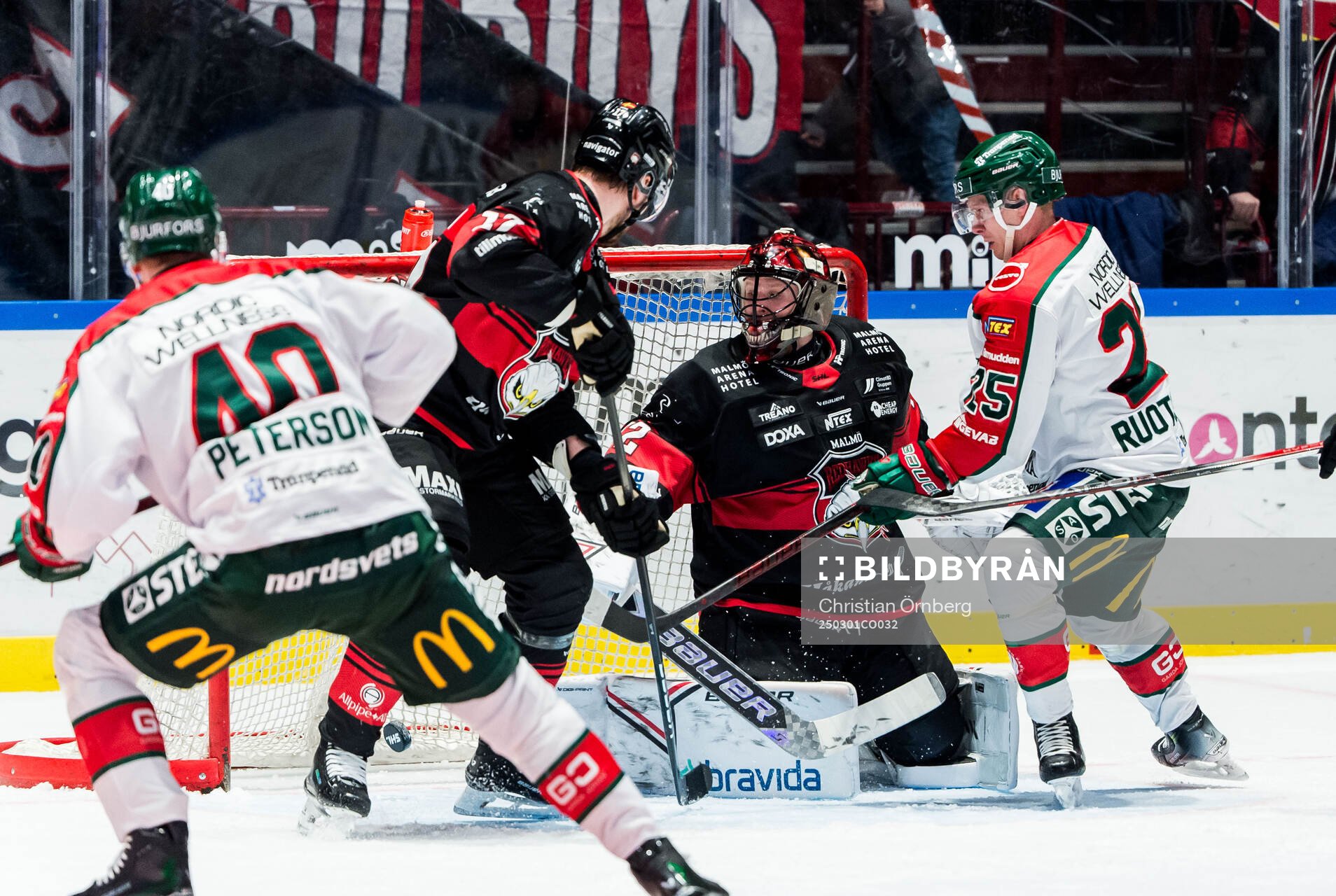 Malmö Redhawks målvakt Daniel Marmenlind och Frölundas
