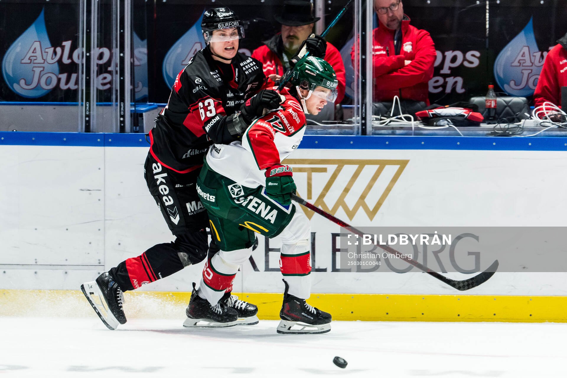 Malmö Redhawks Fredrik Händemark och Frölundas Isac Born