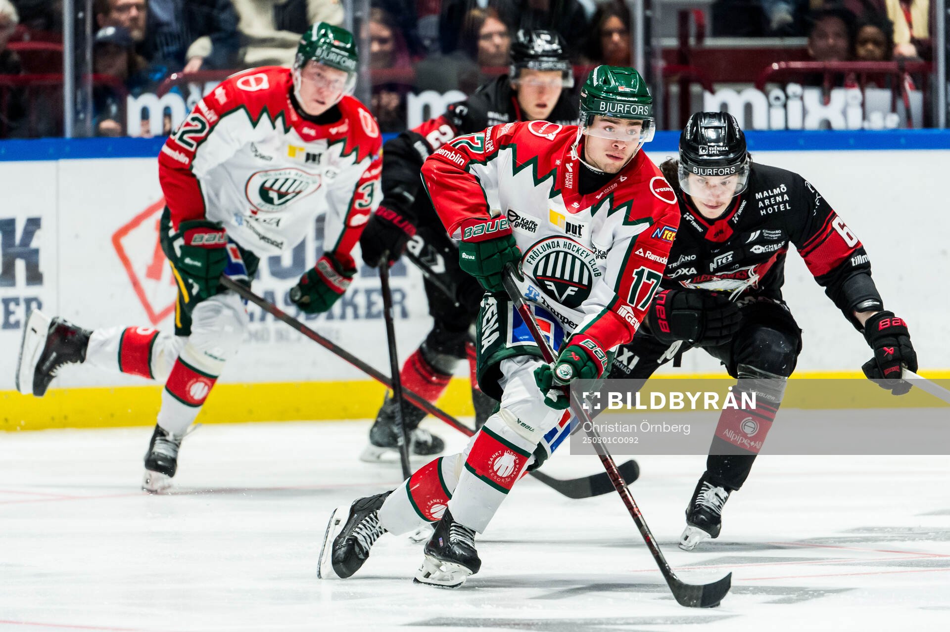 Frölundas Isac Born och Malmö Redhawks Dominik Badinka