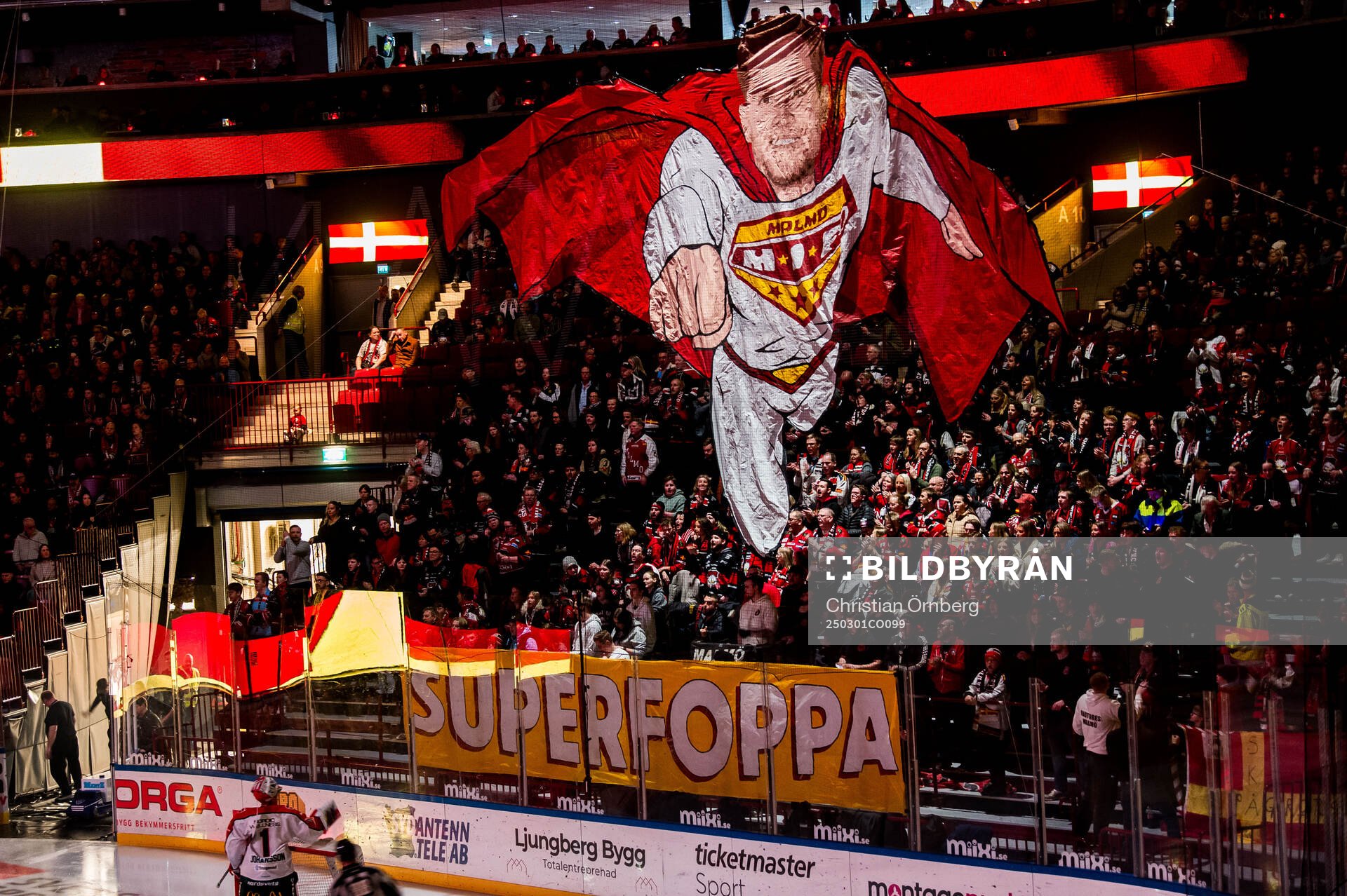 Malmö Redhawks Christoffer Forsberg hyllades med ett tifo