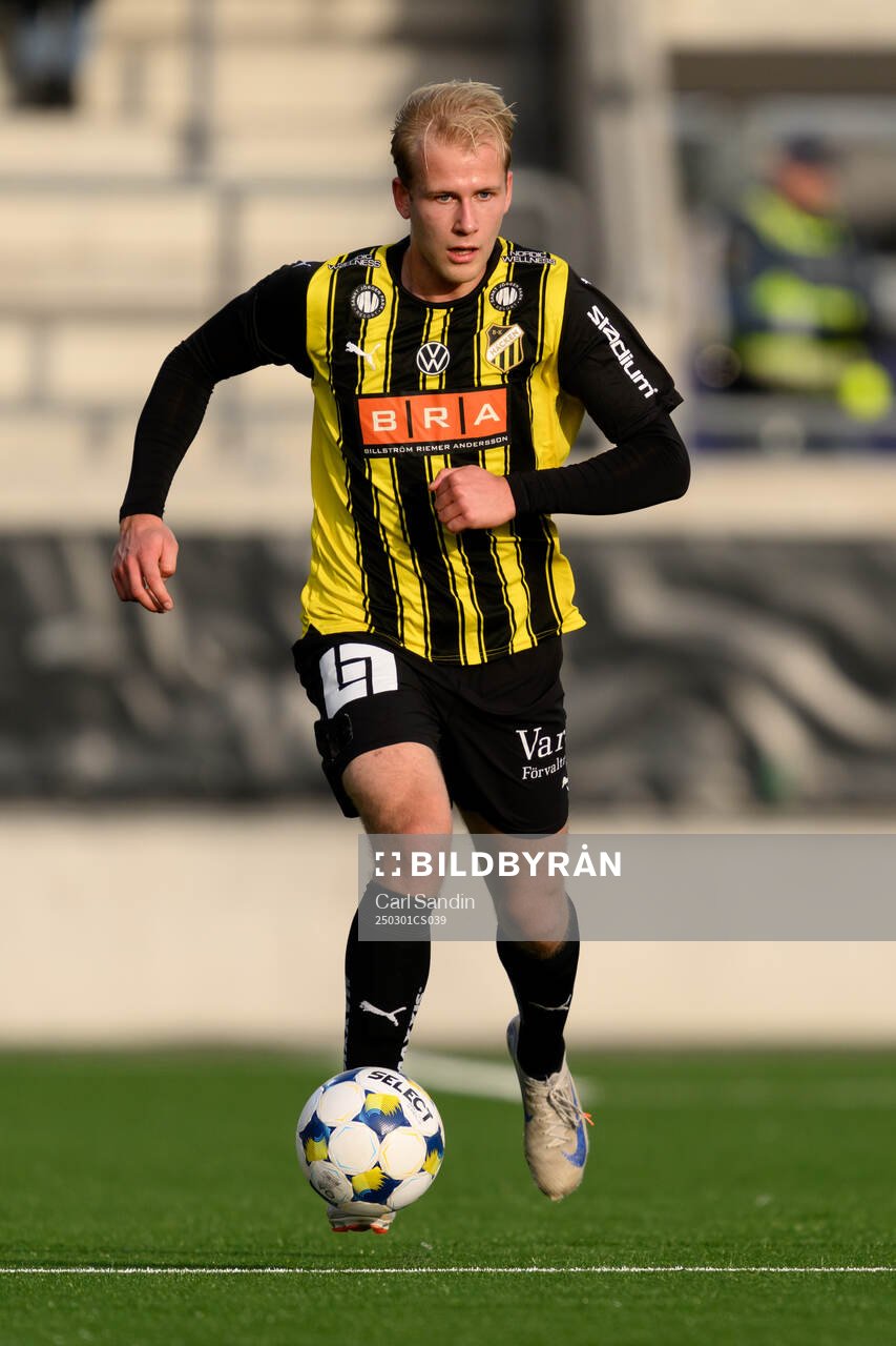 Häckens Harry Hilvenius under fotbollsmatchen i Svenska Cupen mellan Häcken och Sirius den 1 mars 2025 i Göteborg. 