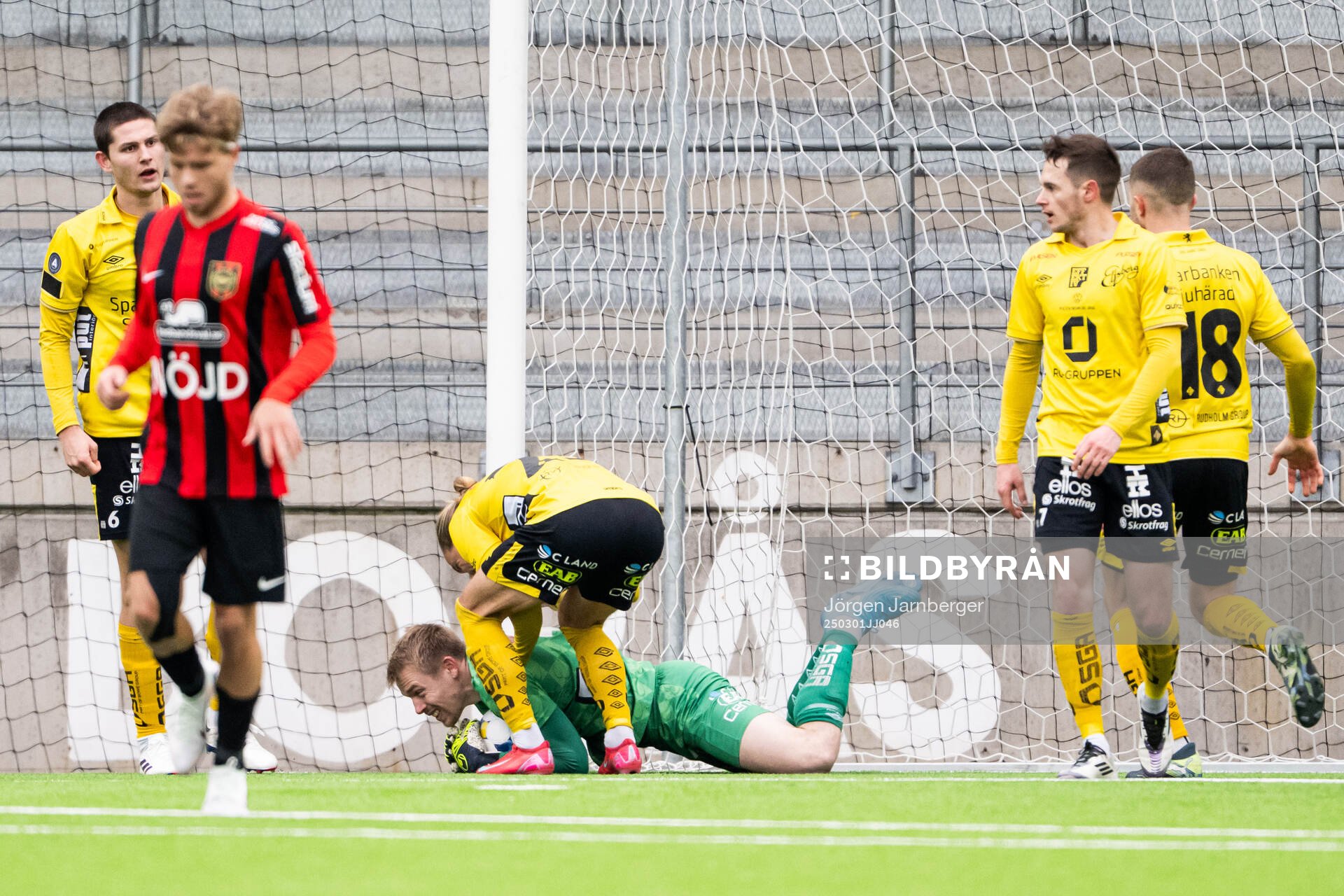 Elfsborgs målvakt Isak Pettersson under fotbollsmatchen i Svenska Cupen mellan Elfsborg och Brommapojkarna den 1 mars 2025 i Borås.