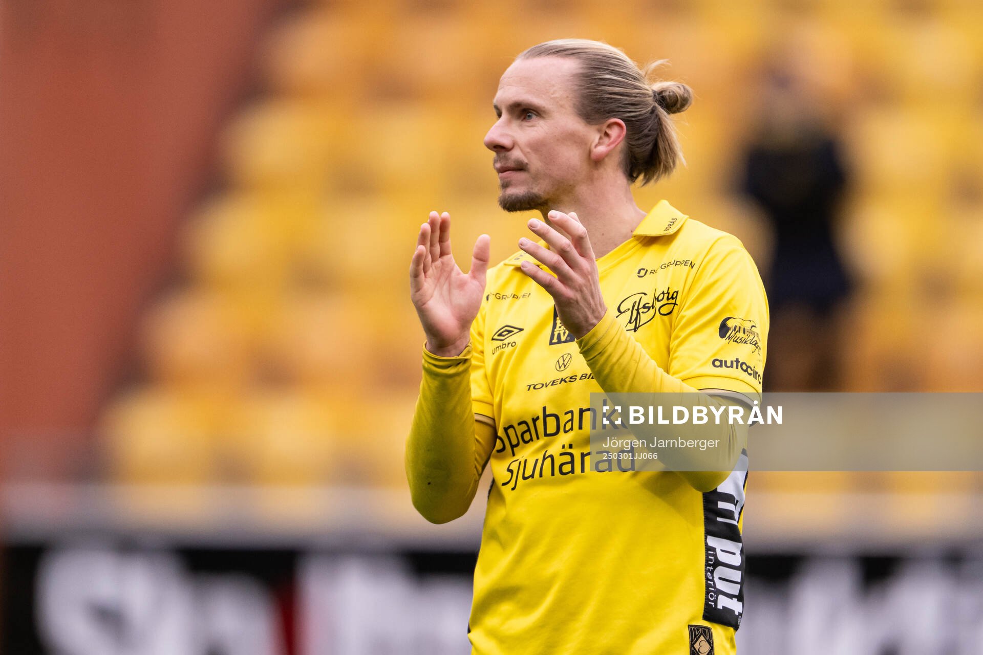 Elfsborgs Camil Jebara jublar efter fotbollsmatchen i Svenska Cupen mellan Elfsborg och Brommapojkarna den 1 mars 2025 i Borås.