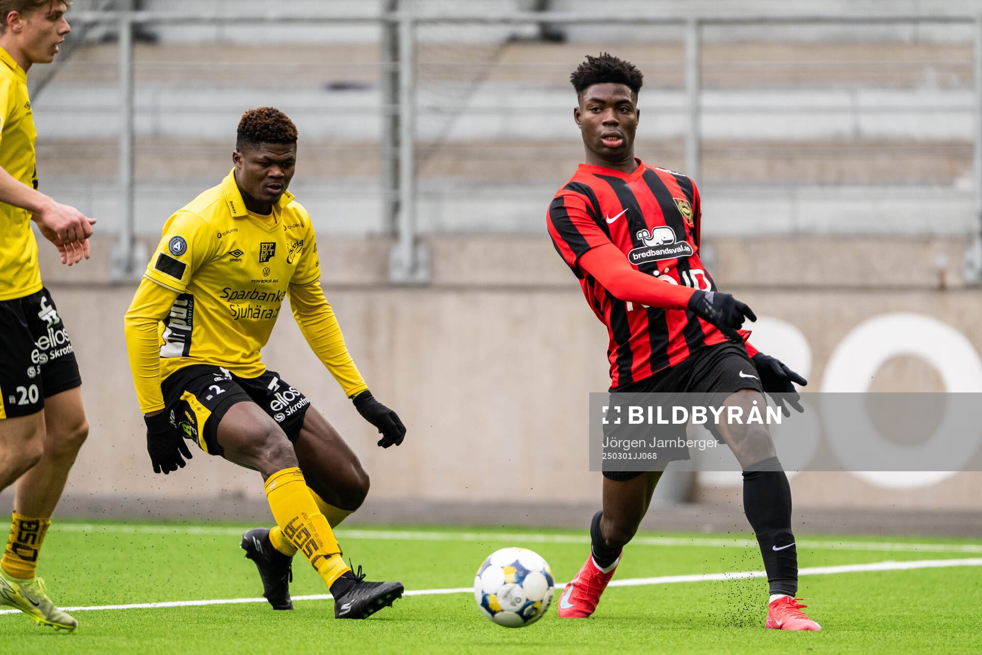 Elfsborgs Terry Yegbe och Brommapojkarnas Ezekiel Alladoh