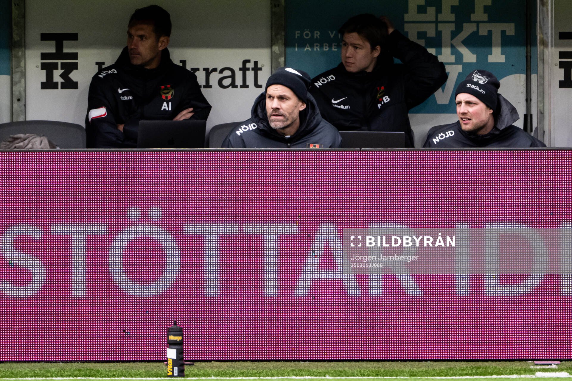 Brommapojkarnas huvudtränare Ulf Kristiansson och huvudtränare Fredrik Landén under fotbollsmatchen i Svenska Cupen mellan Elfsborg och Brommapojkarna den 1 mars 2025 i Borås.