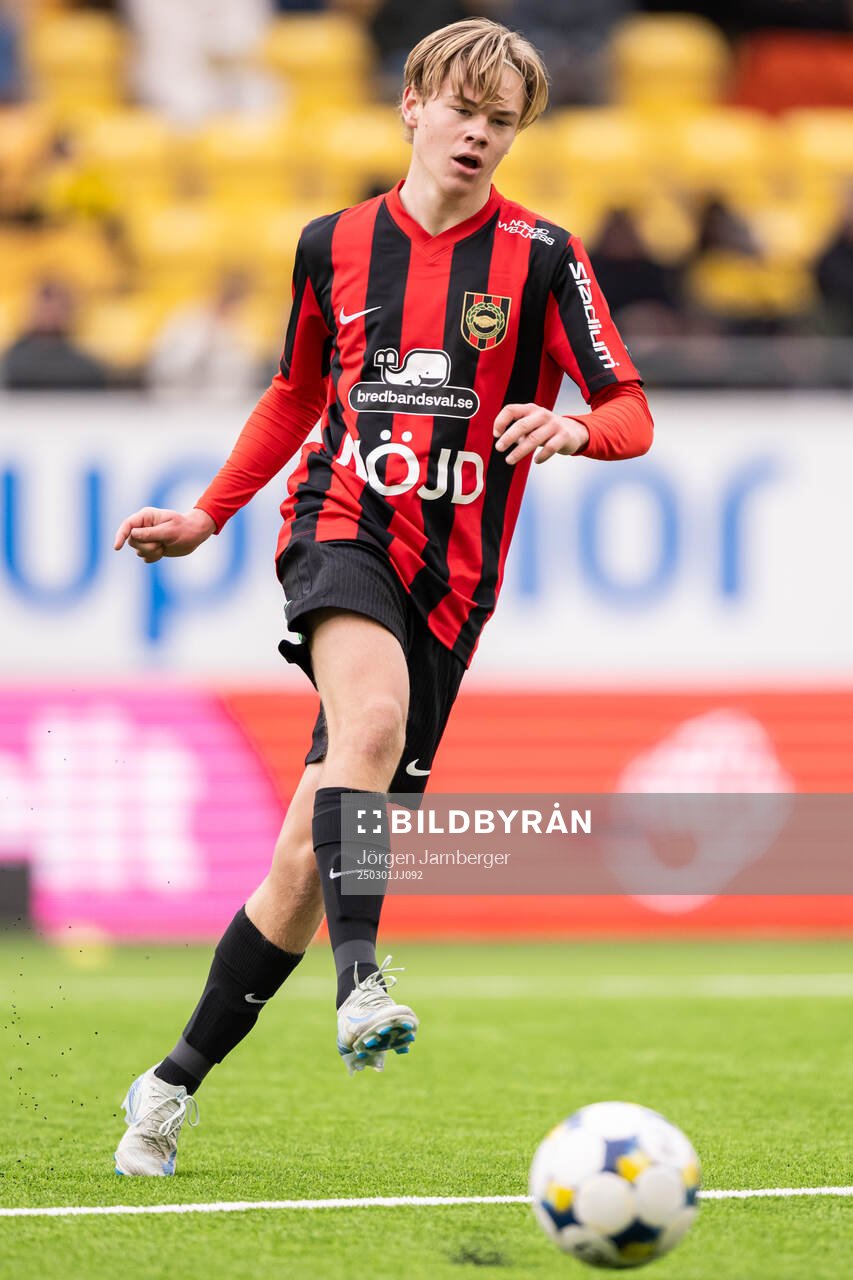 Brommapojkarnas Charlie Nildén under fotbollsmatchen i Svenska Cupen mellan Elfsborg och Brommapojkarna den 1 mars 2025 i Borås.