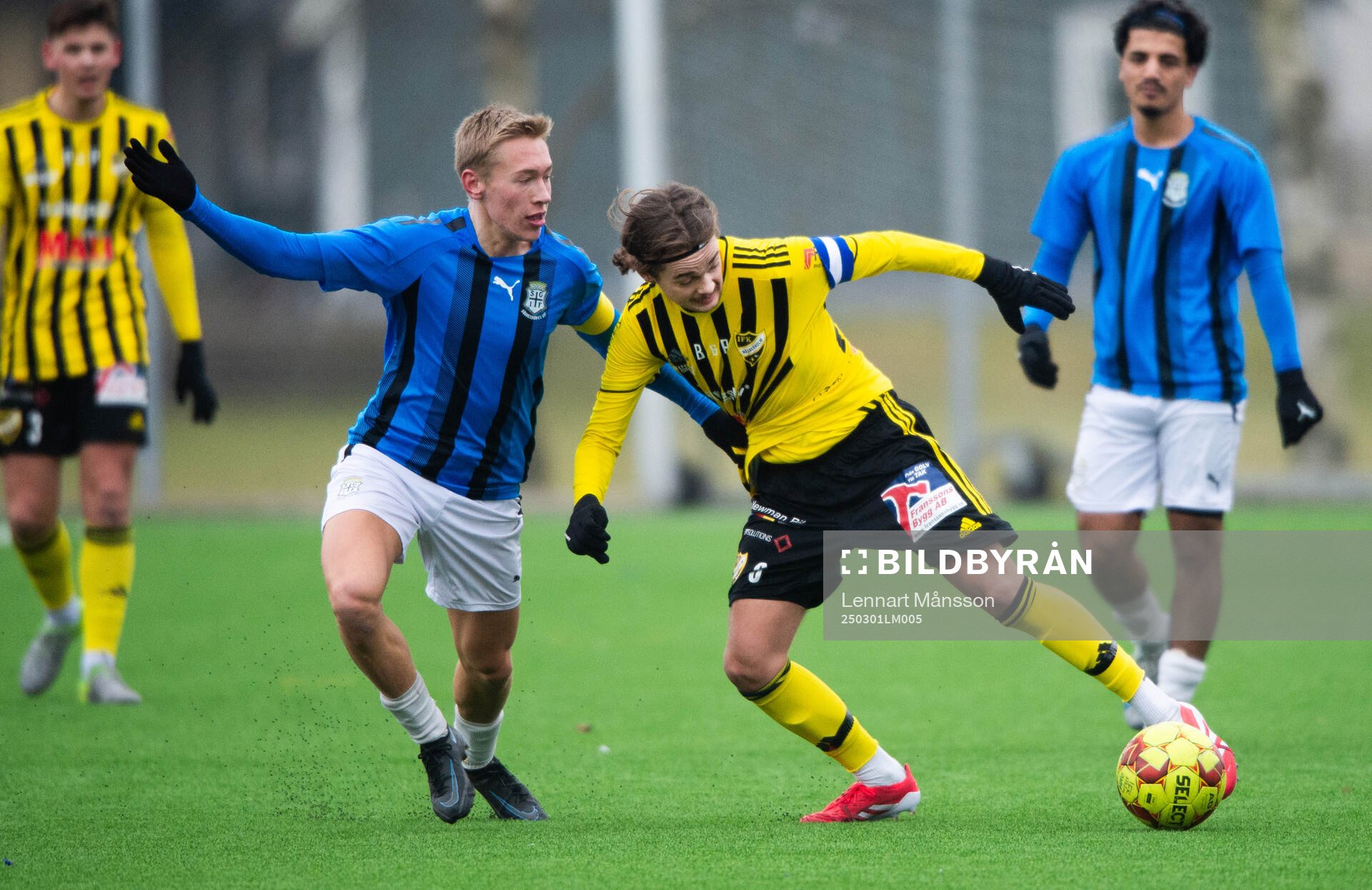 En ordentlig tröjdragning när Sölvesborgs lagkapten Hugo