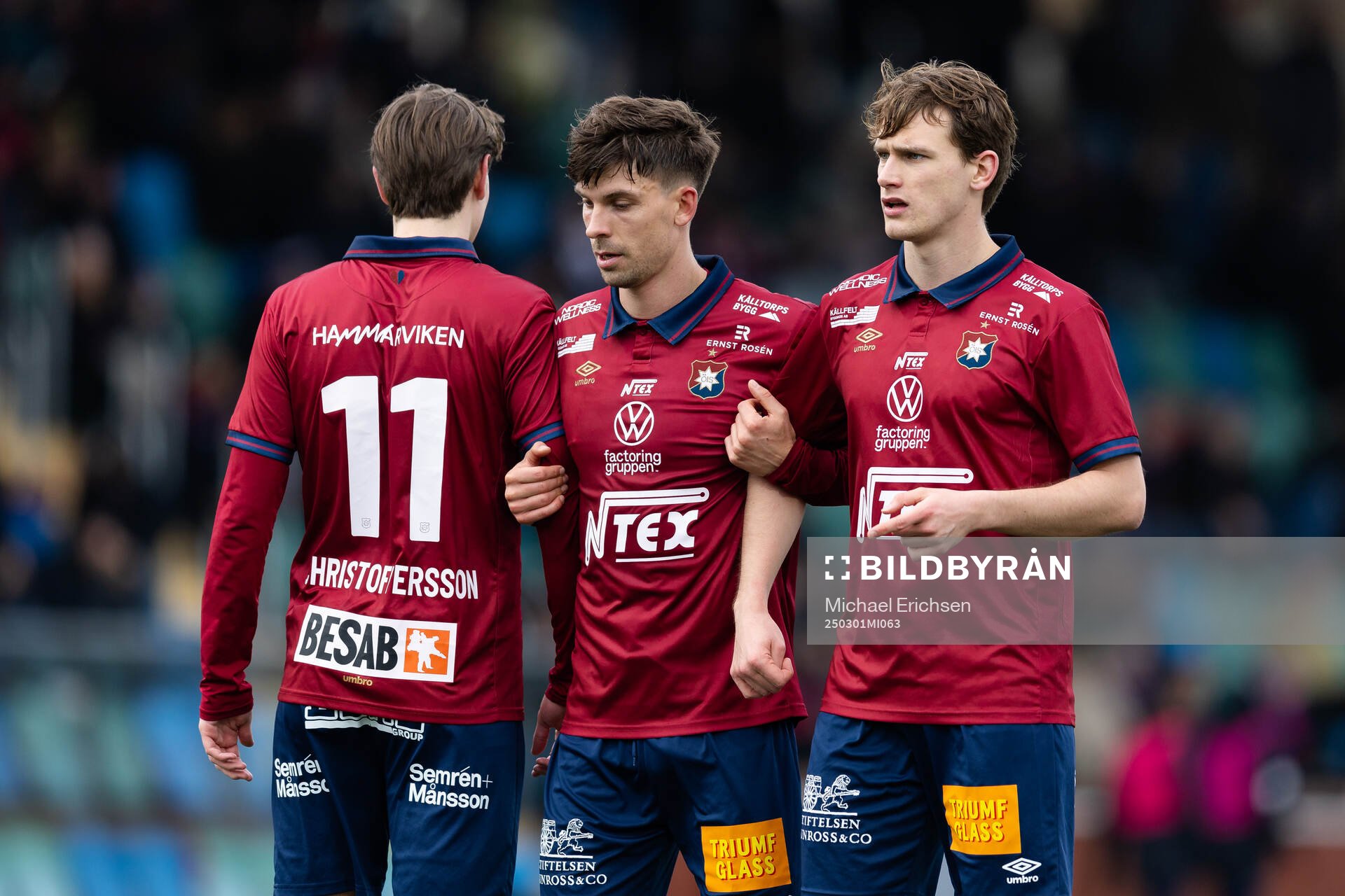 Örgrytes Noah Christoffersson, Daniel Paulson och Christoffer Styffe murar för en Brage frispark under fotbollsmatchen i Svenska Cupen mellan Örgryte och Brage den 1 mars 2025 i Göteborg.