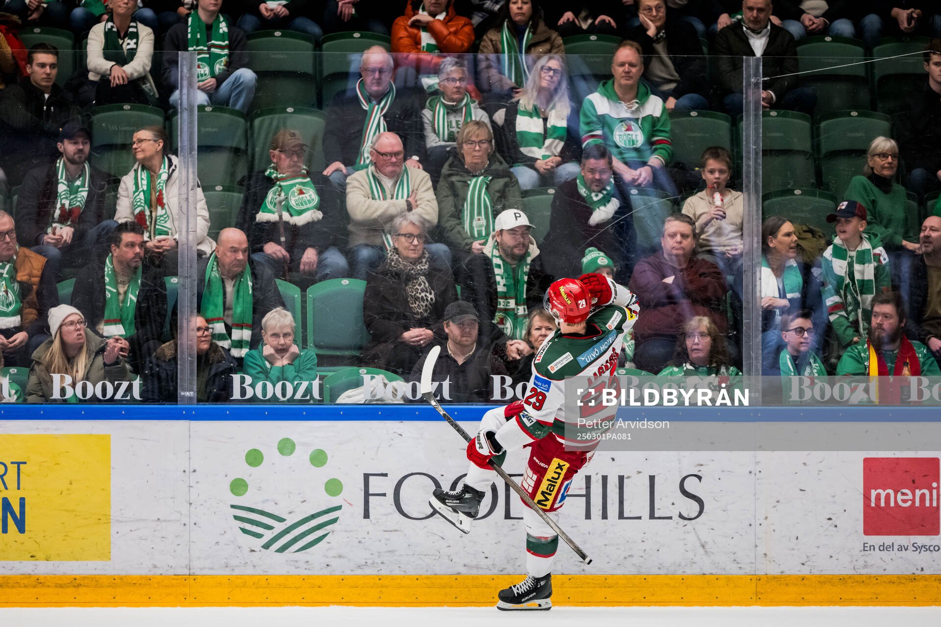Modos Mikkel Aagaard jublar