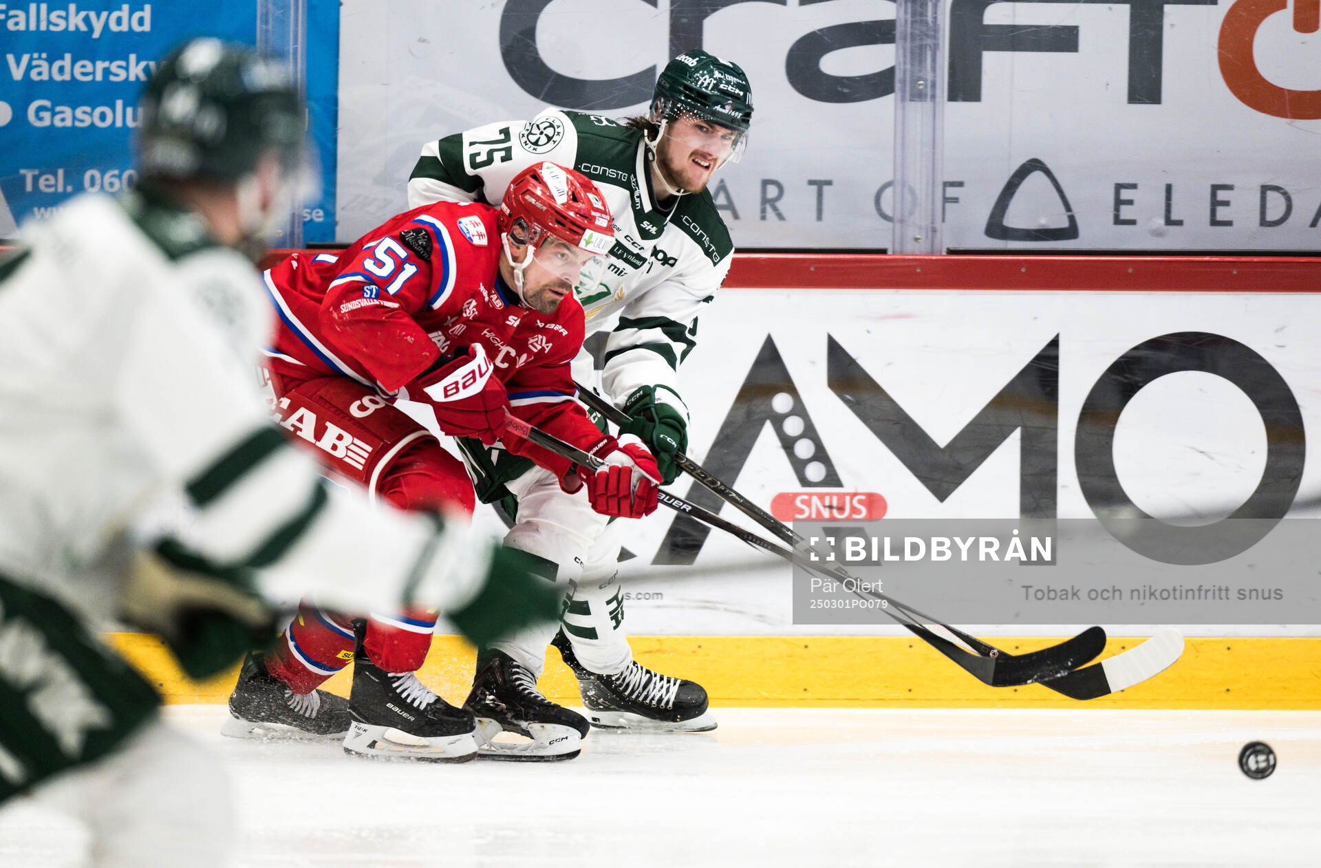 Timrås Anton Lander och Färjestads Jeremy Salvas Groleau
