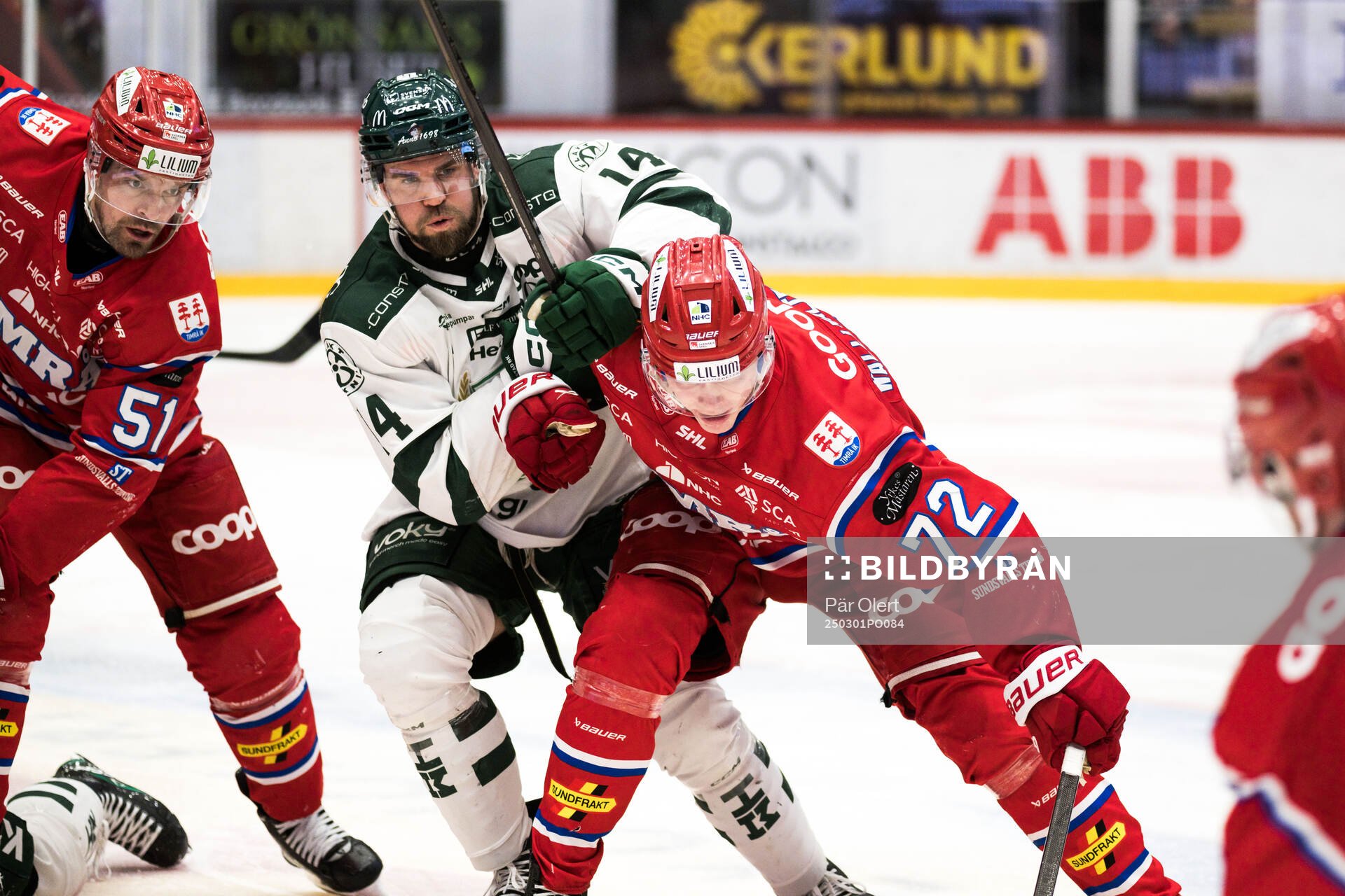 Färjestads Henrik Björklund och Timrås Erik Walli