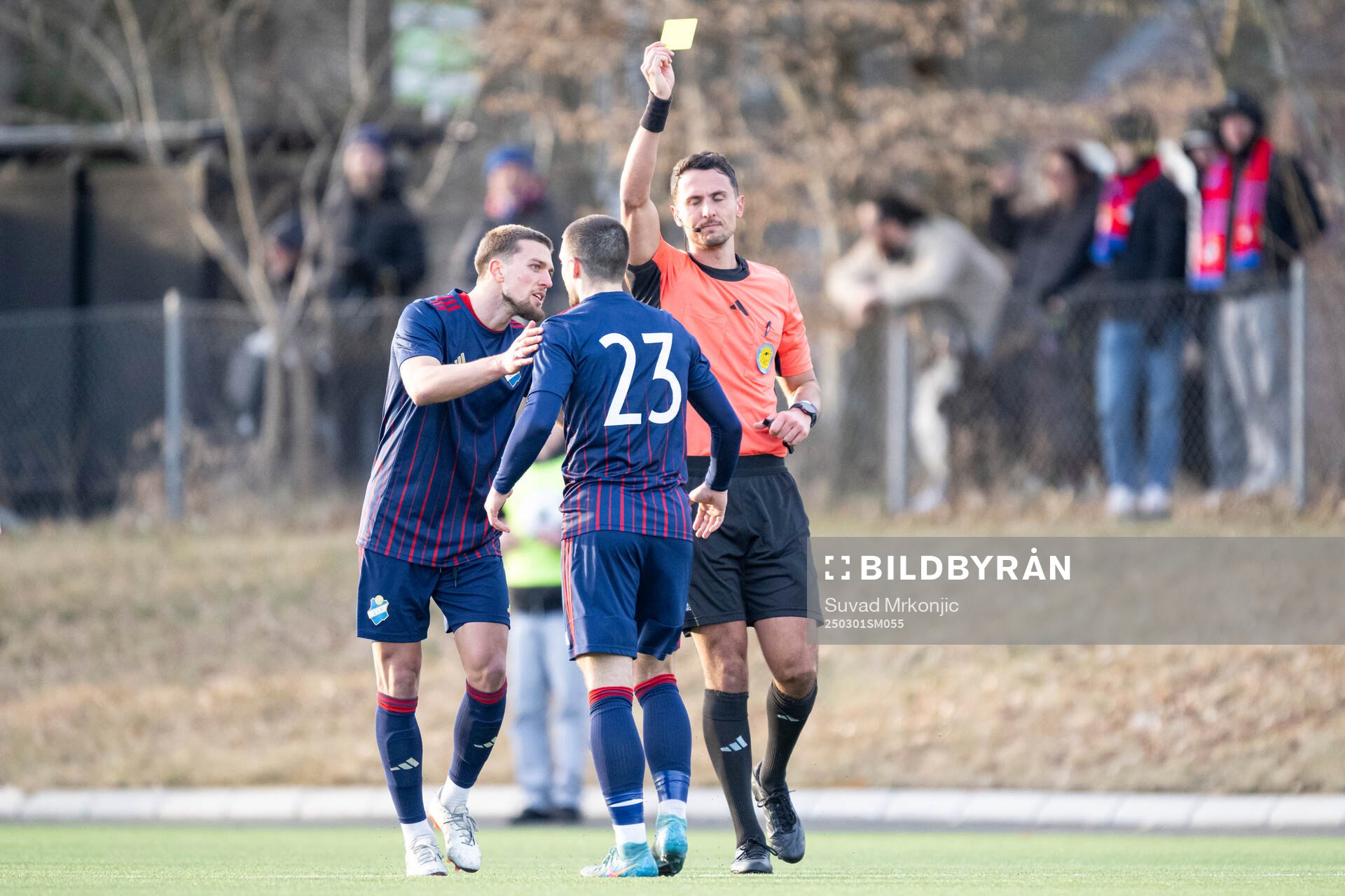 Östers Vladimir Rodic får gult kort efter1-0 under fotbollsmatchen i Svenska Cupen mellan Öster och Helsingborg den 1 mars 2025 i Växjö. 
