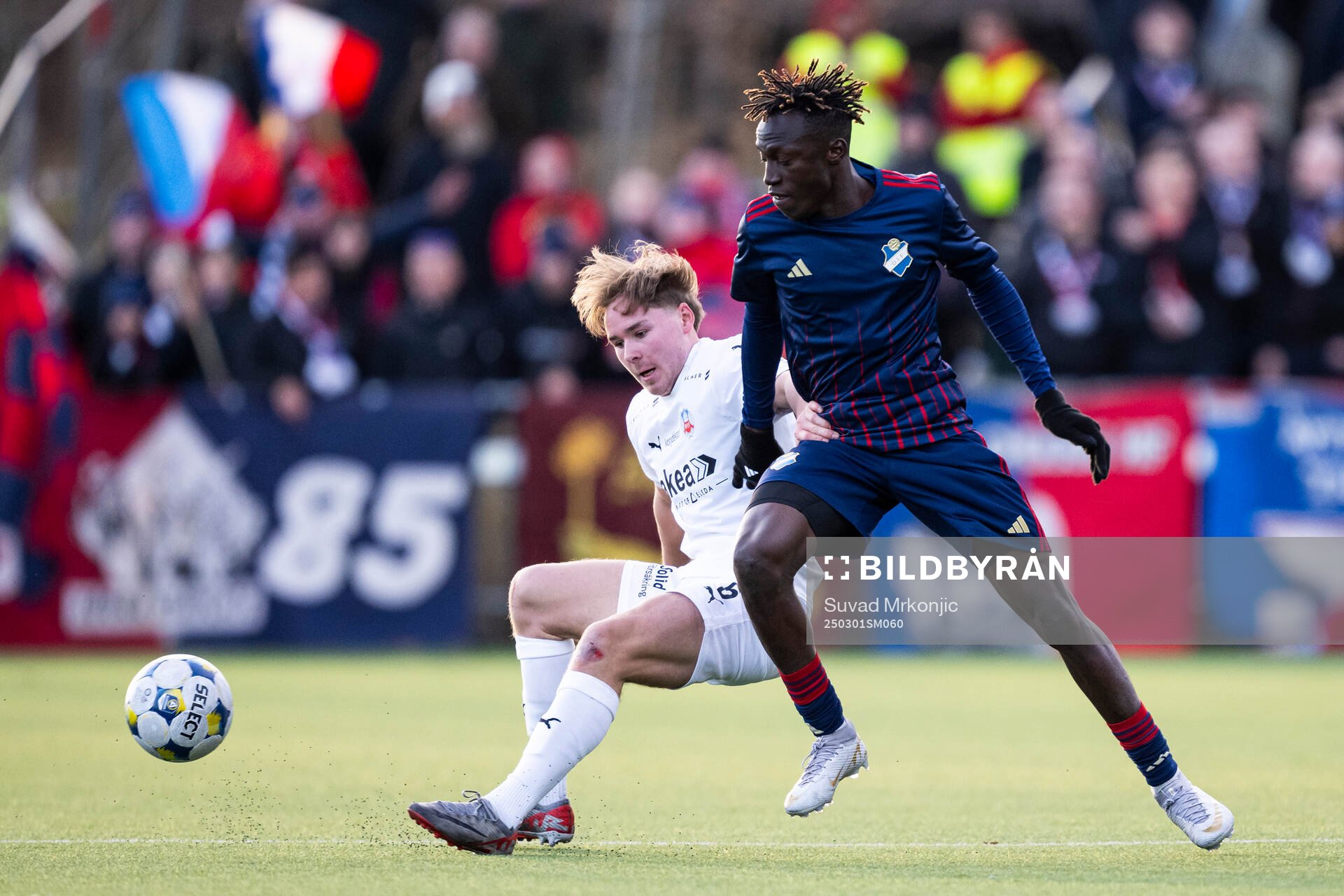 Helsingborgs Simon Bengtsson och Östers Youssoupha Sanyang