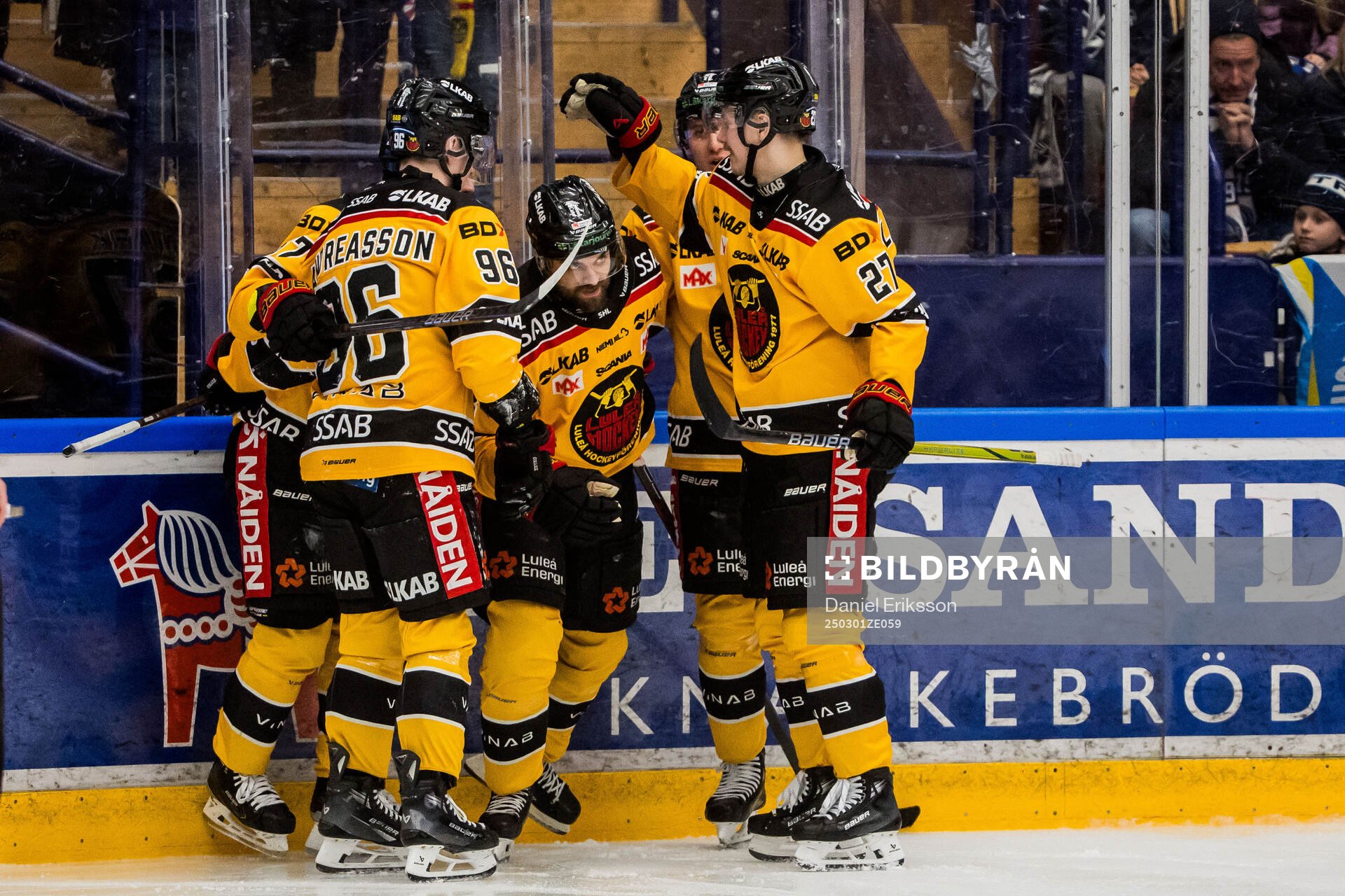 Luleås Frederic Allard jublar med lagkamrater