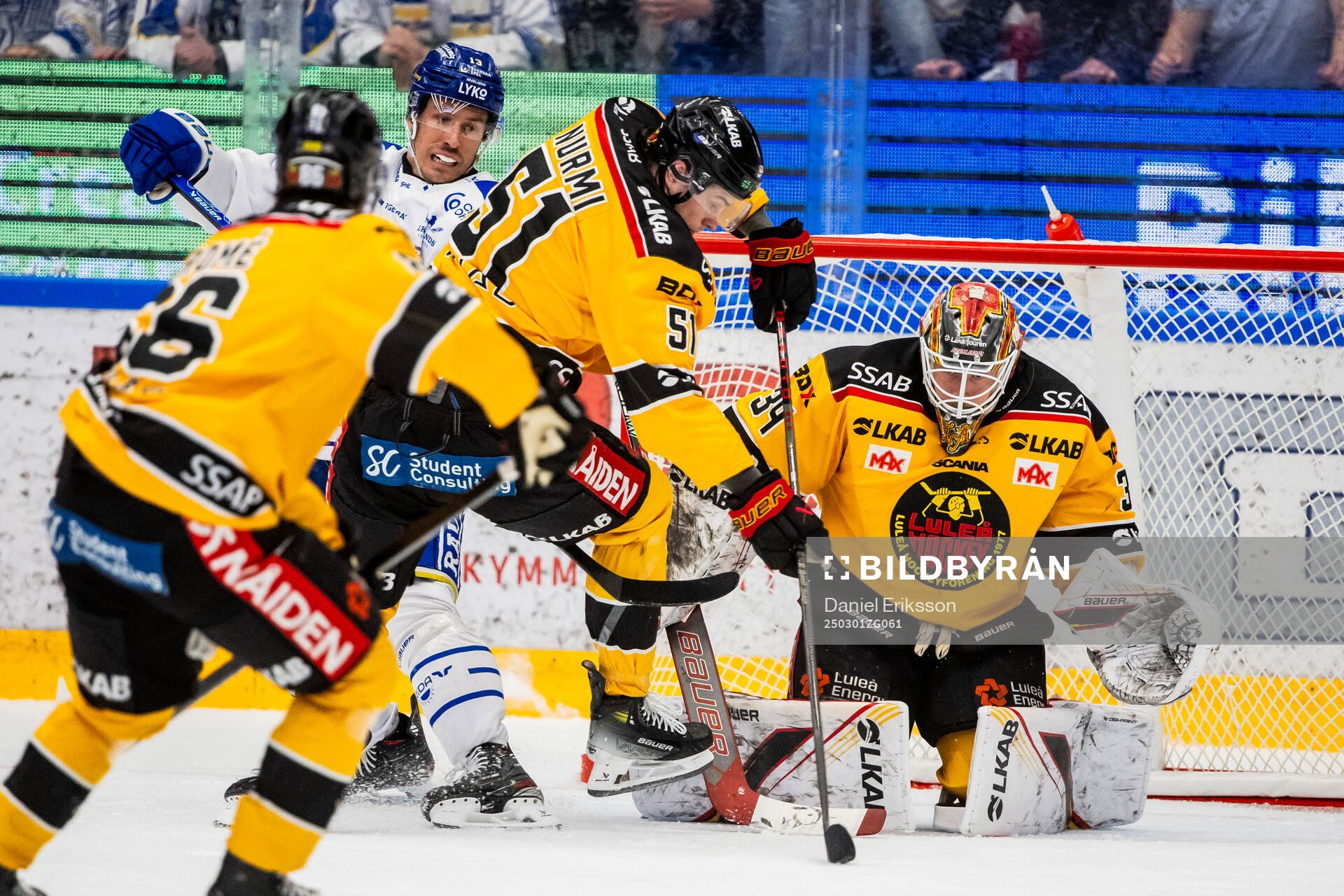 Luleås Markus Nurmi och Luleås målvakt Joel Lassinantti