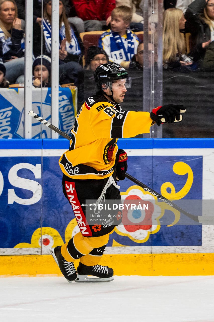 Luleås Mathias Bromé jublar