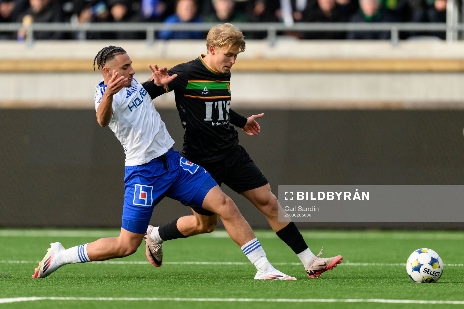 IFK Norrköpings Moutaz Neffati och GAISs Rasmus Niklasson