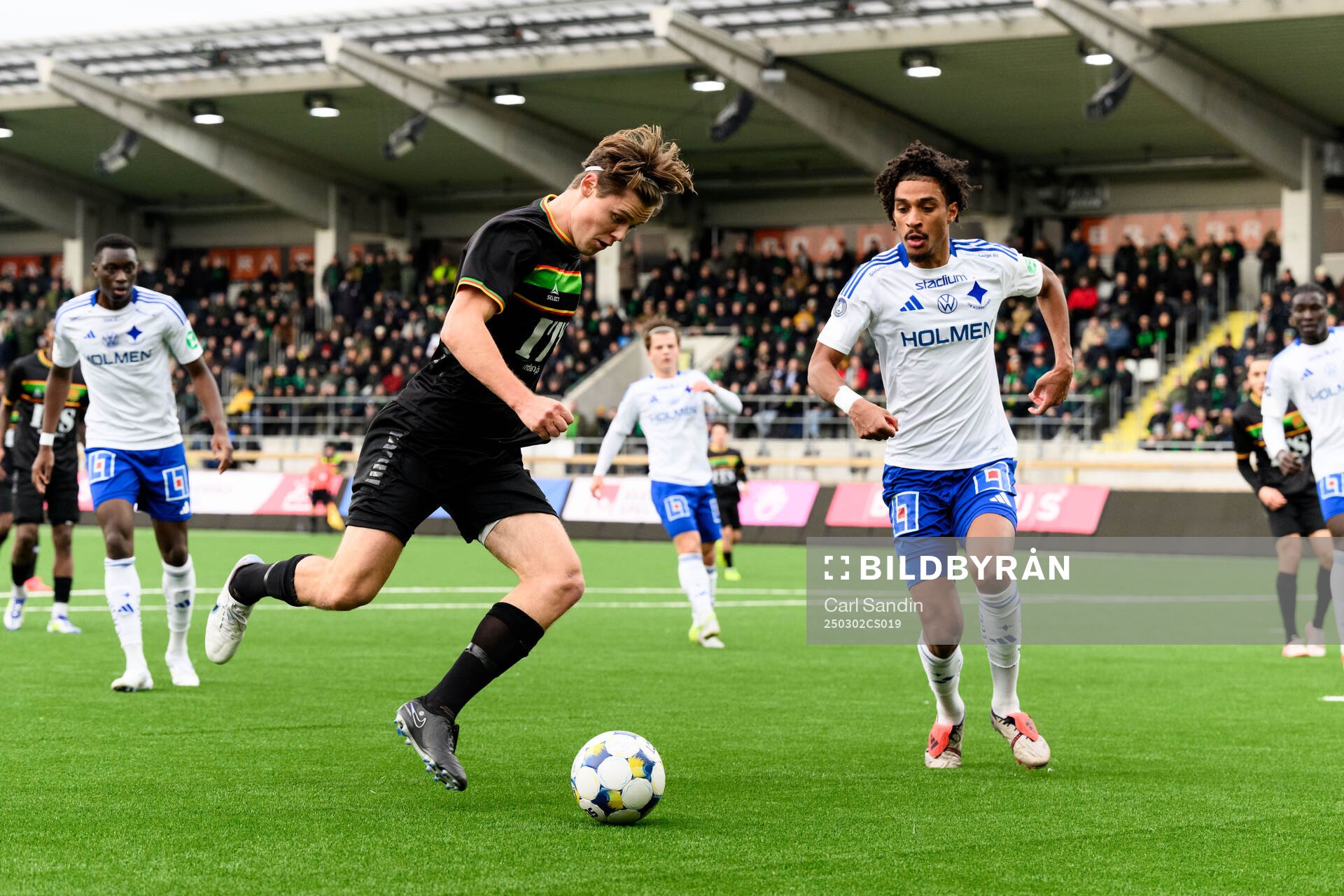 GAISs Axel Henriksson och IFK Norrköpings Jesper Ceesay