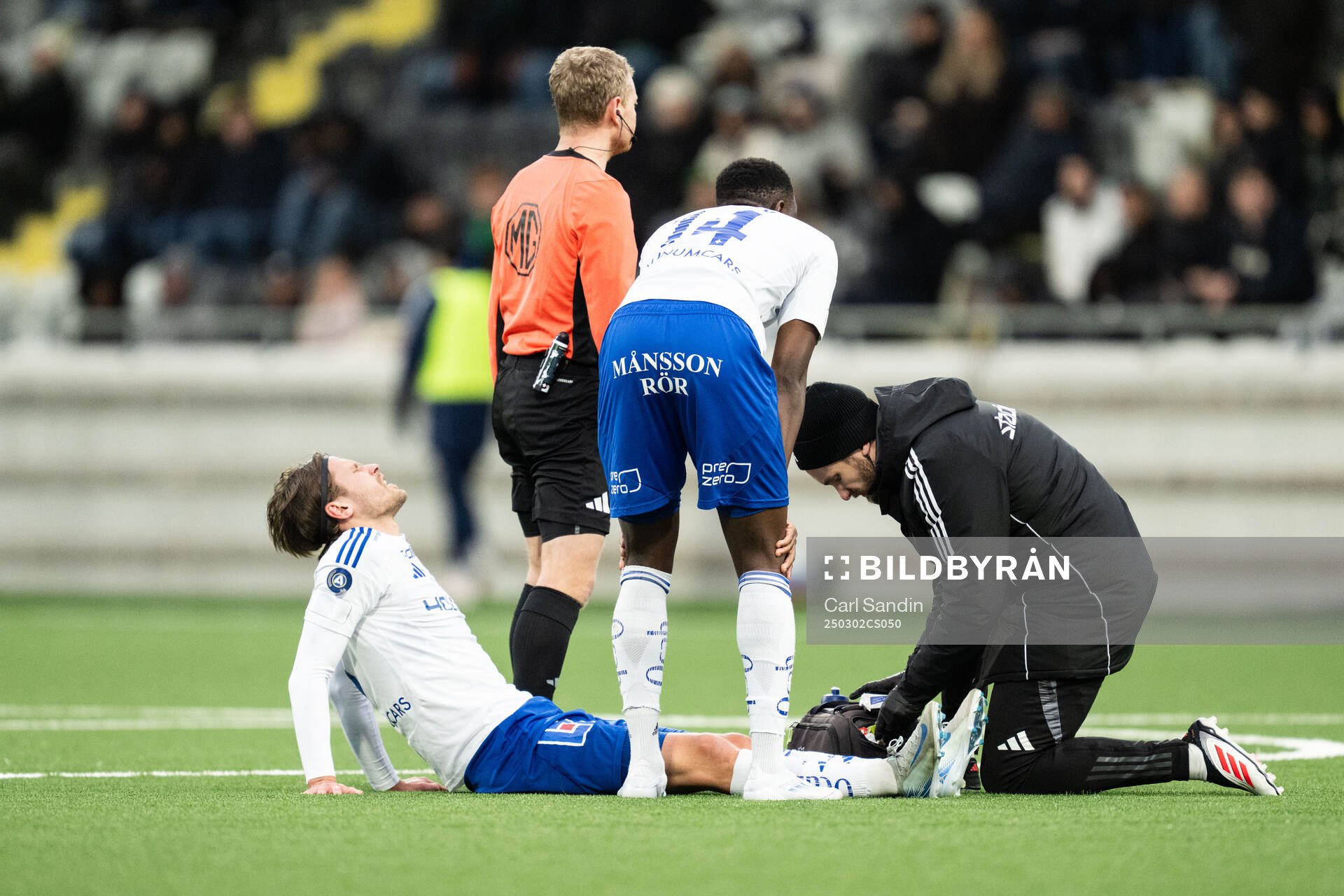 IFK Norrköpings Arnor Traustason har ont och får vård