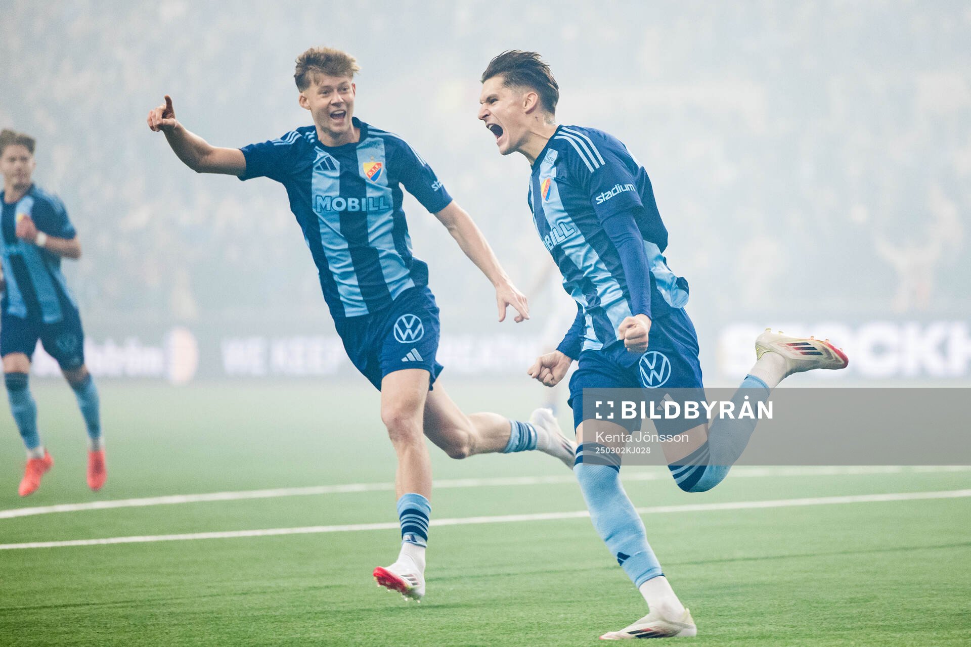Djurgårdens Nino Zugelj jublar med Patric Åslund