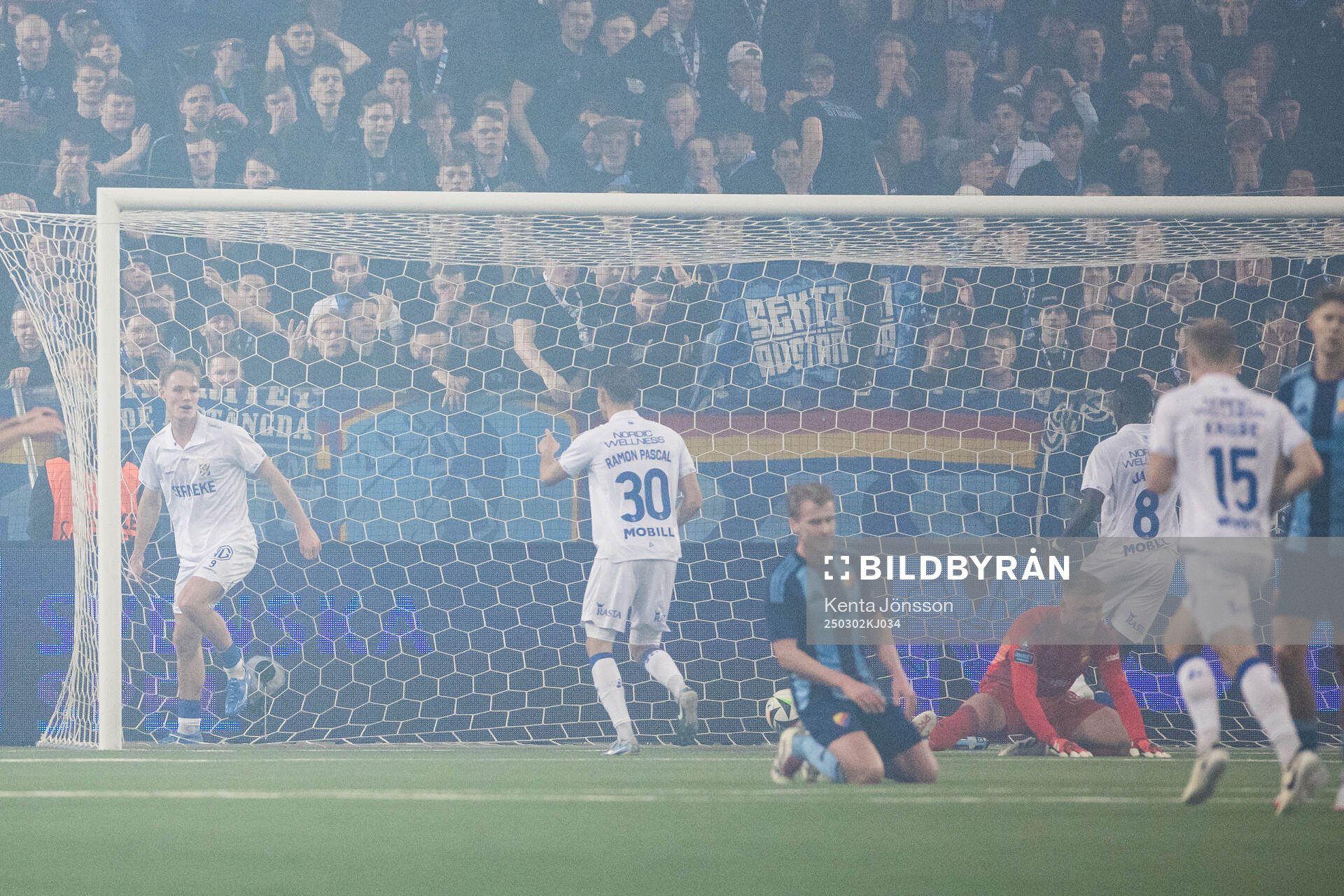 IFK Göteborgs Max Fenger jublar