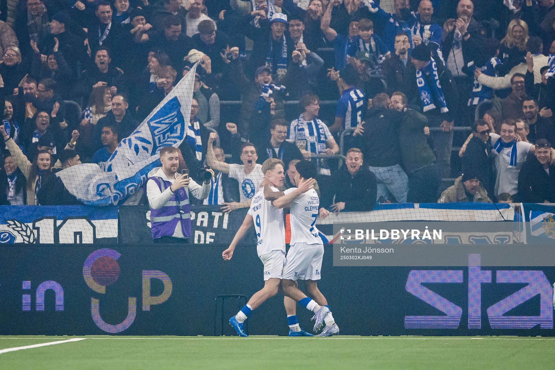 IFK Göteborgs Max Fenger och Sebastian Clemmensen jublar