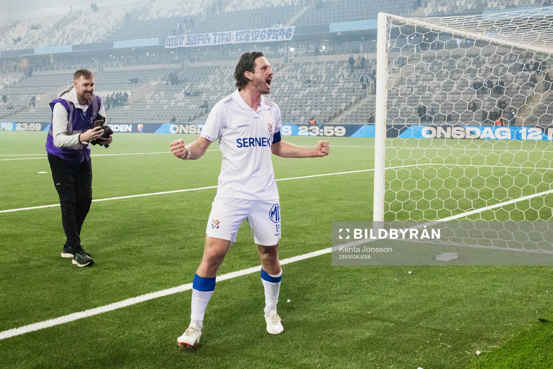 IFK Göteborgs Gustav Svensson jublar efter fotbollsmatchen i Svenska Cupen mellan Djurgården och IFK Göteborg den 2 mars 2025 i Stockholm.