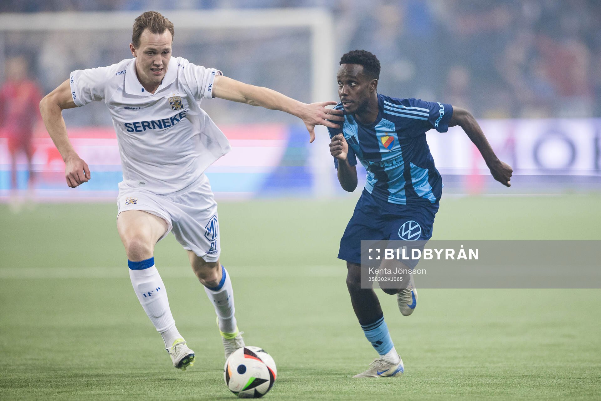 IFK Göteborgs Adam Carlén och Djurgårdens Tokmac Nguen