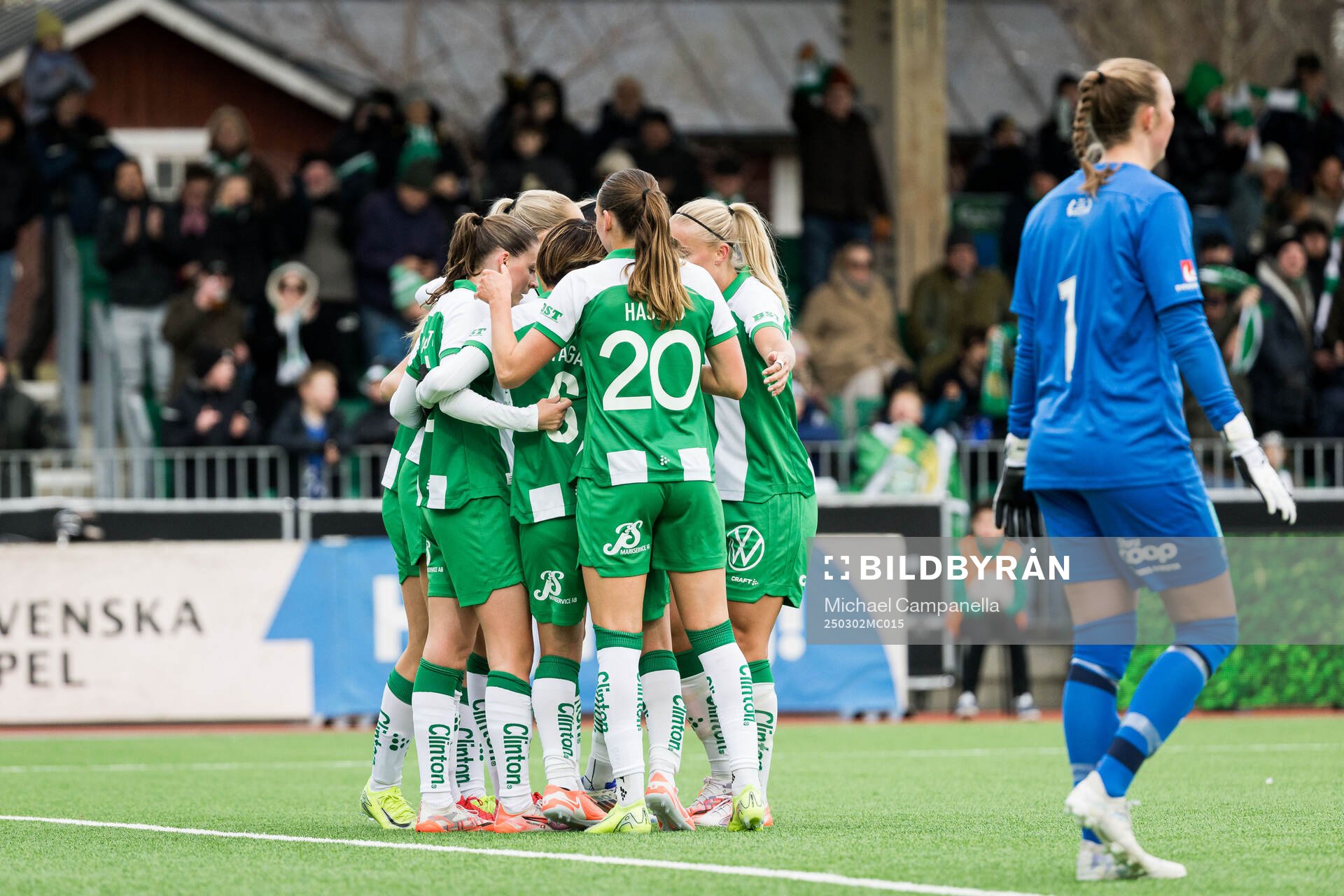 Hammarbys Ellen Wangerheim jublar efter 2-0 under fotbollsmatchen i Svenska Cupen mellan Hammarby och Brommapojkarna den 2 mars 2025 i Stockholm. 