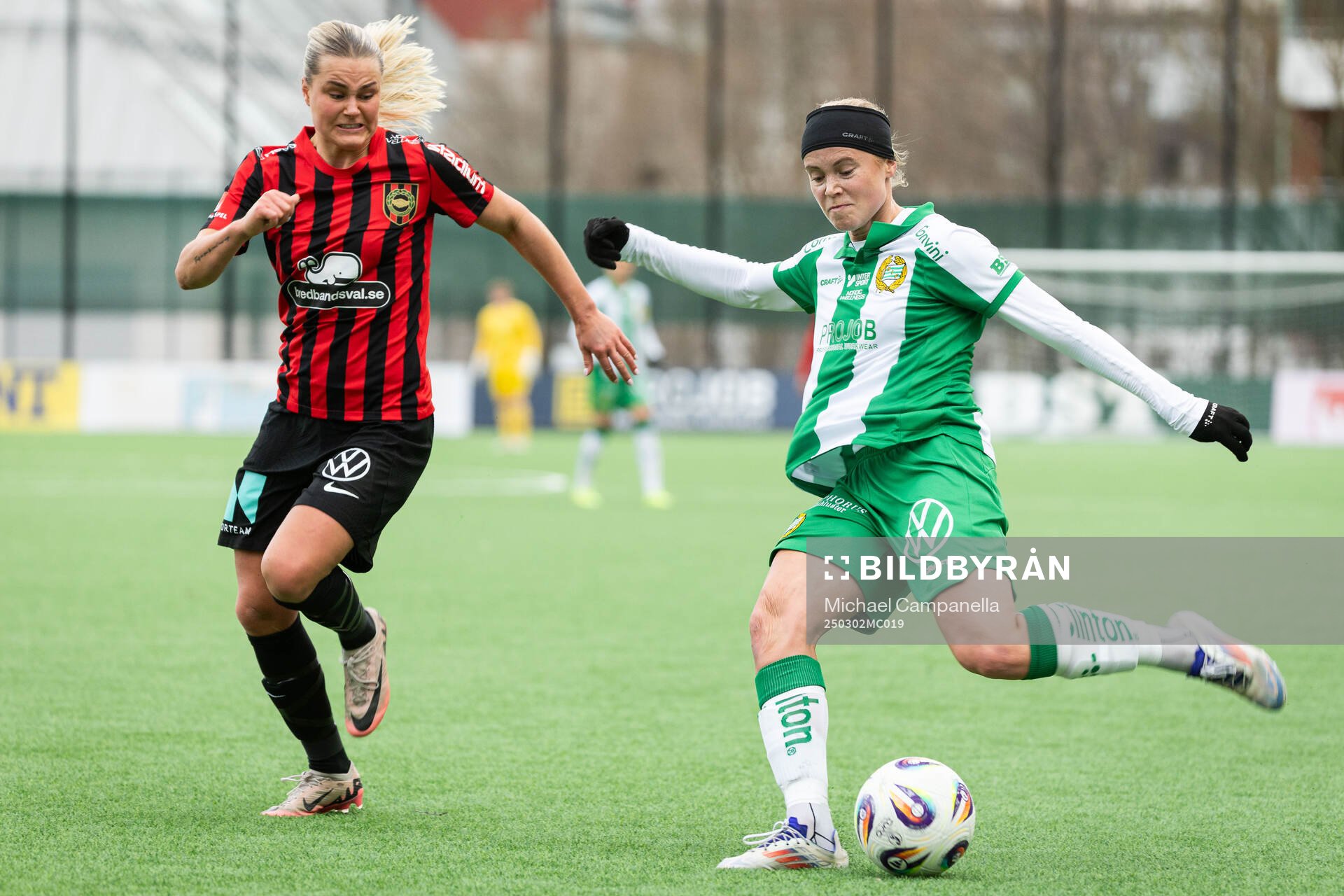 Brommapojkarnas Johanna Svedberg och Hammarbys Julie