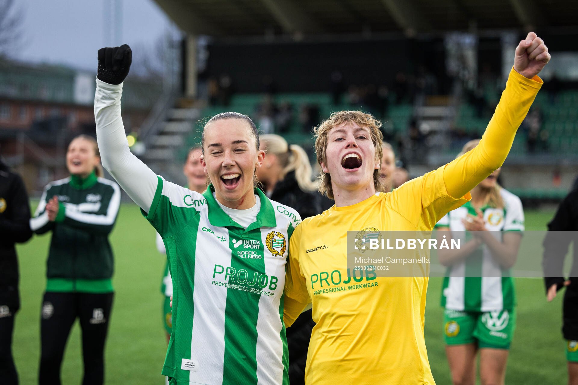 Hammarbys Athinna Persson Lundgren och målvakt Moa Edrud