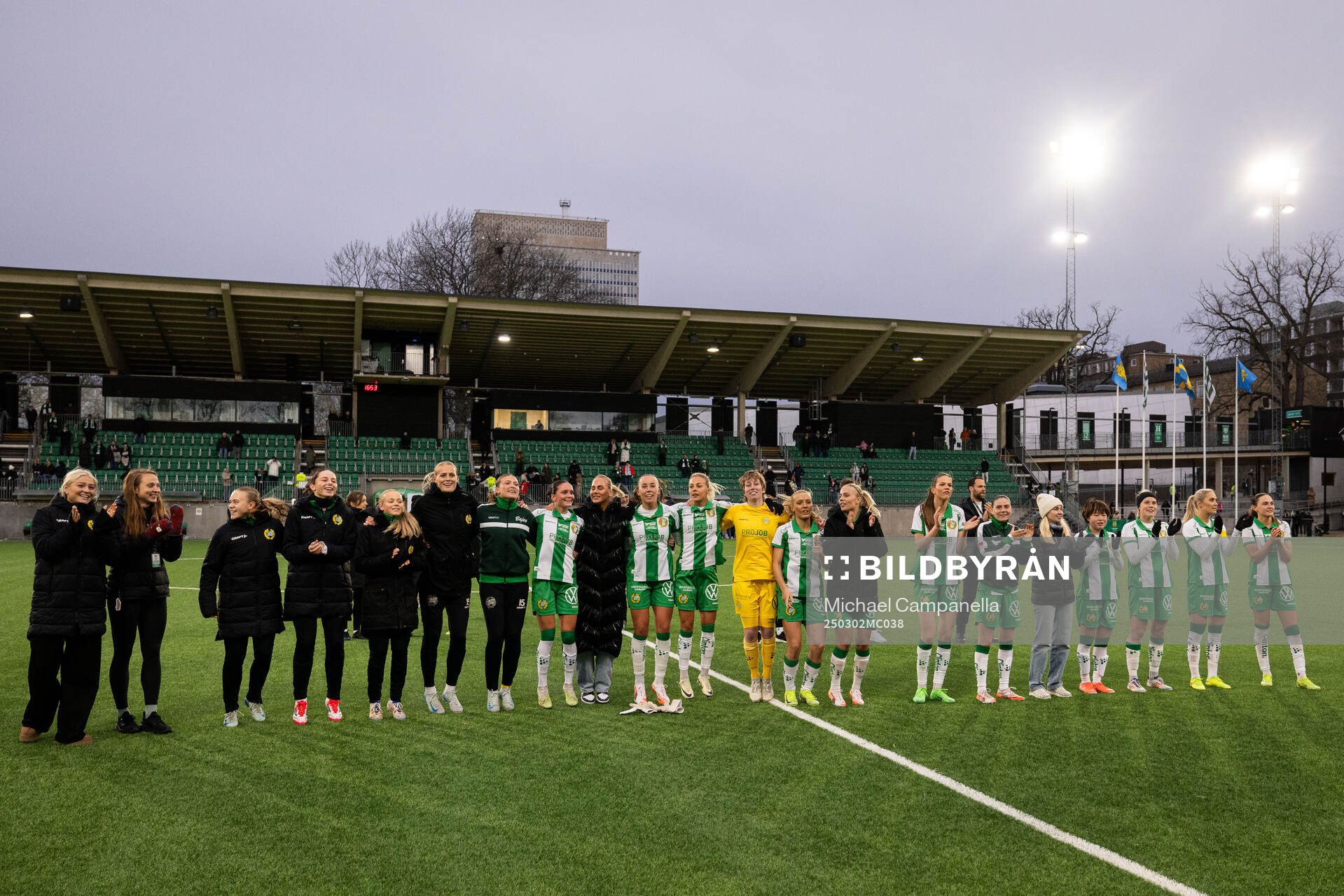 Hammarbys spelare jublar